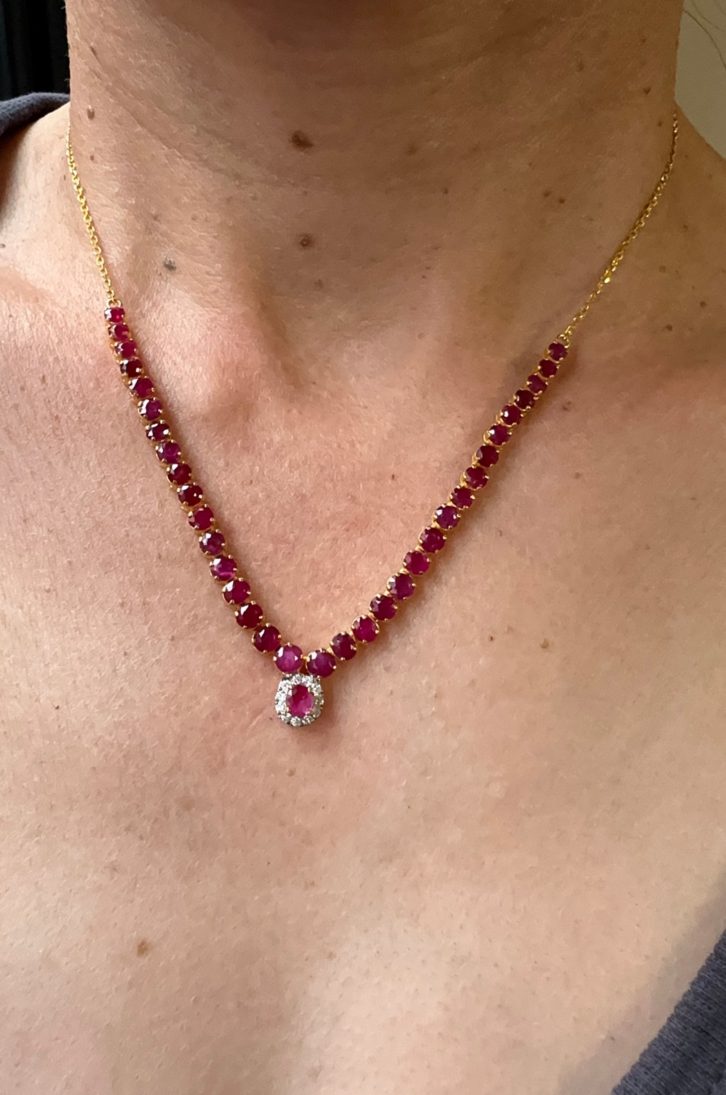 Eternal Red Elegance – Natural Unheated Burmese Ruby, Natural Diamonds & 18K Gold Masterpiece