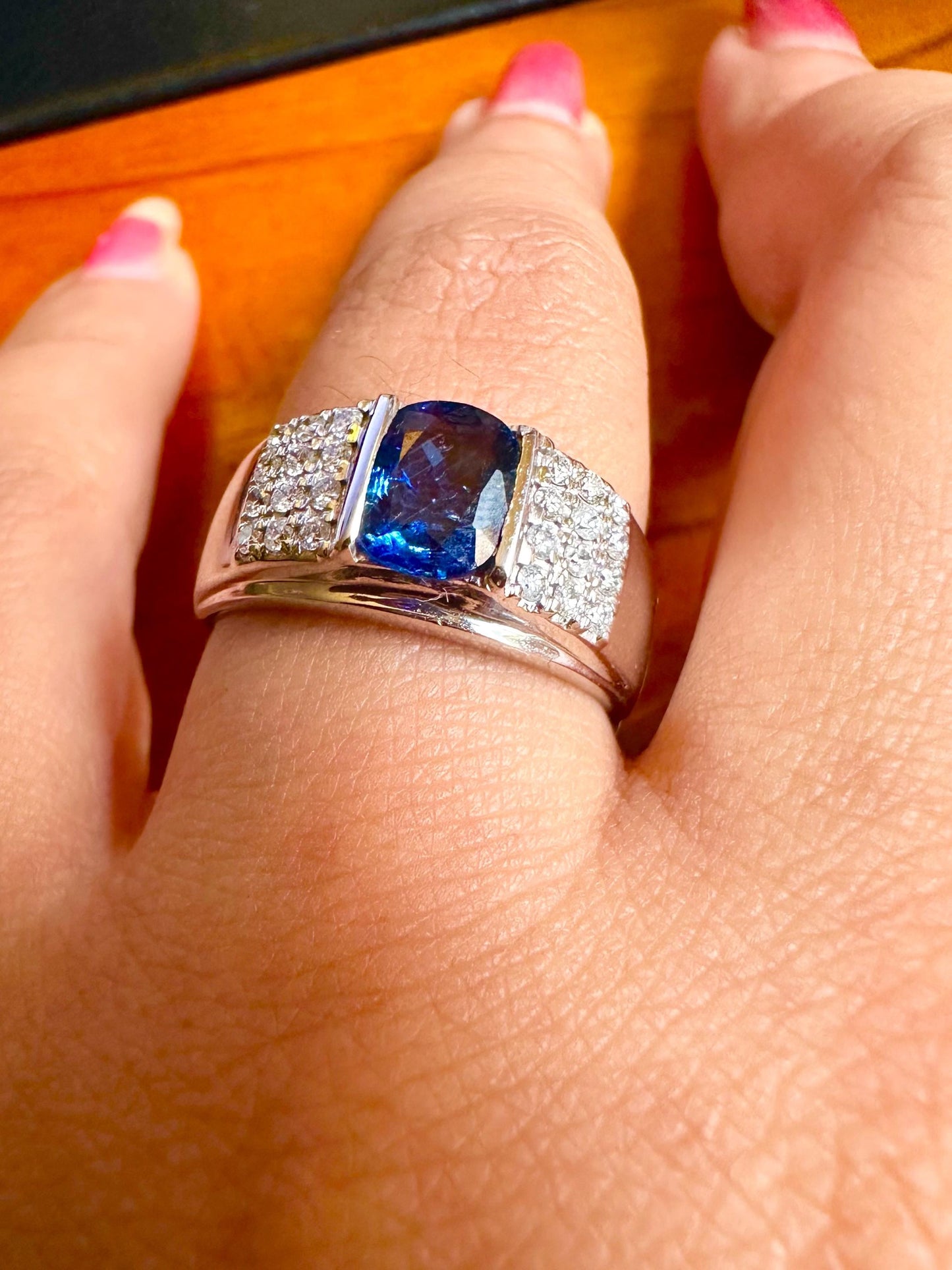 Unisex Natural Unheated Sapphire and Natural Diamond Ring in 18K Solid Gold