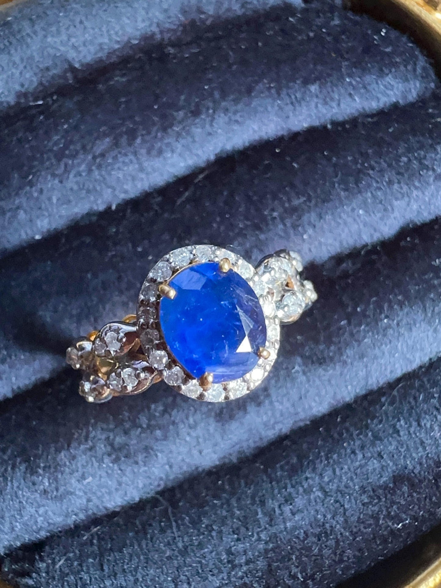 Full 2 Carats of Natural Unheated Sapphire and natural Diamond Ring in 20K Solid Gold