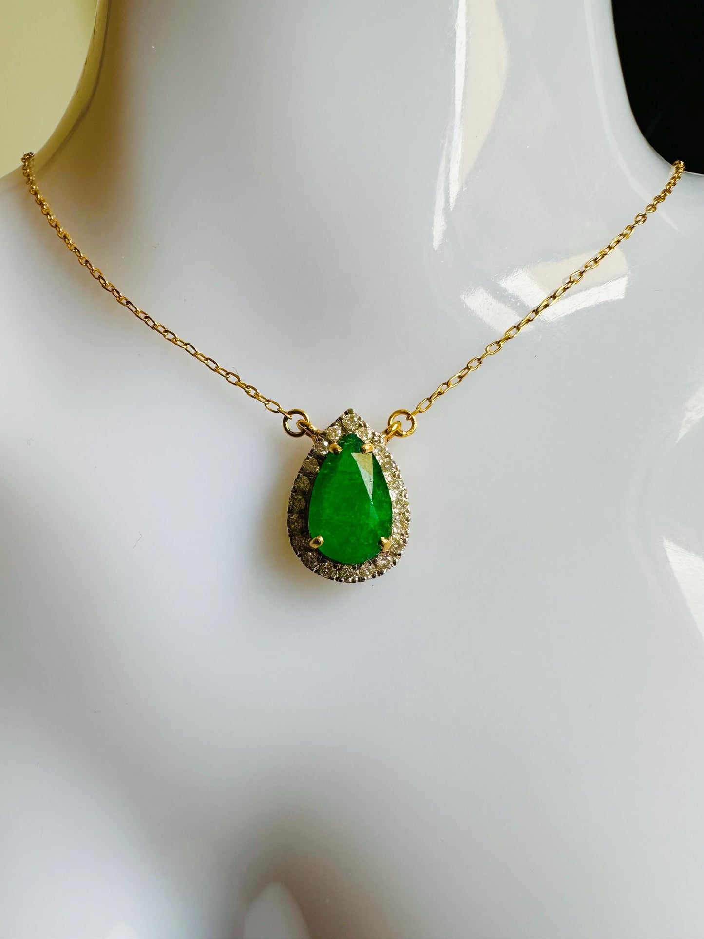 Beautiful Natural Emerald and Natural Diamonds Necklace in 20K Solid Gold Chain