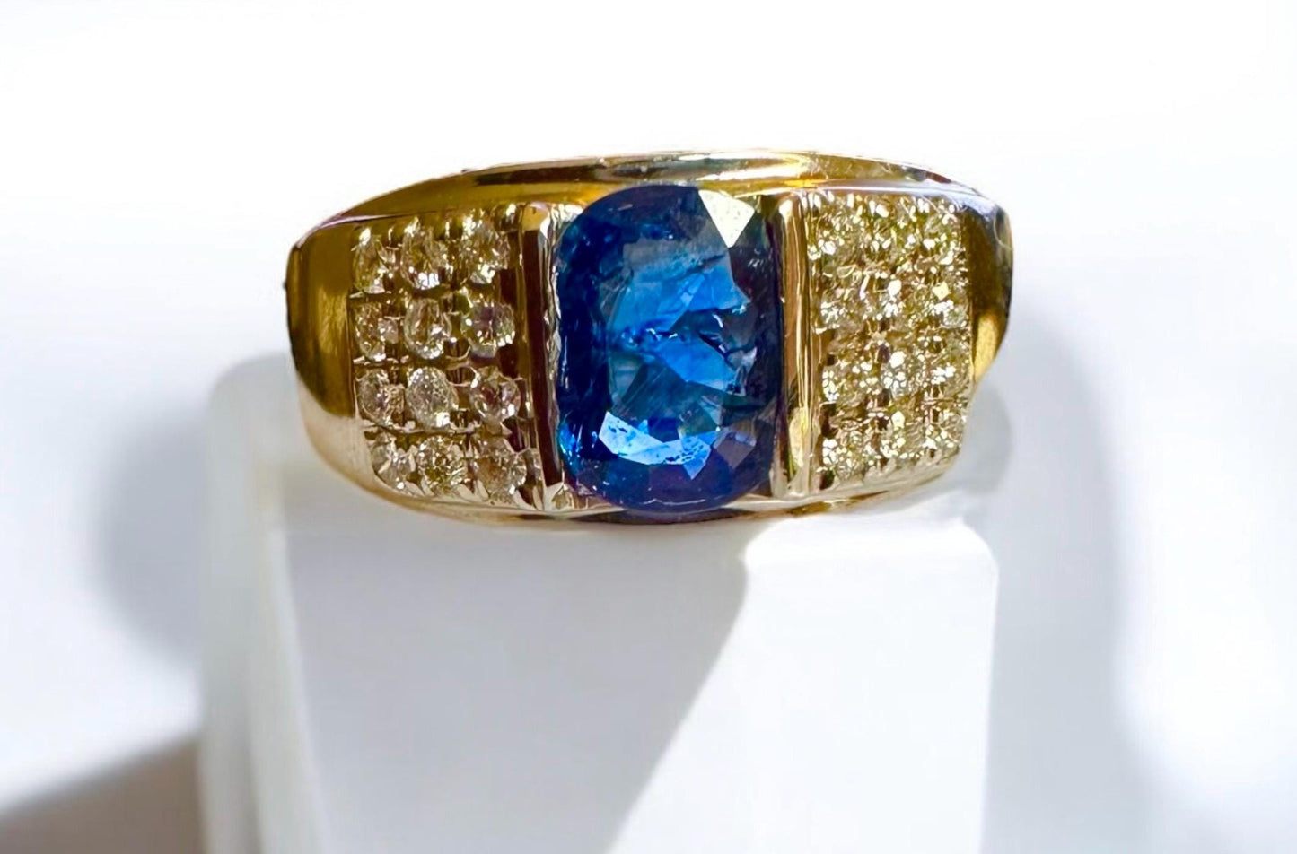 Unisex Natural Unheated Sapphire and Natural Diamond Ring in 18K Solid Gold