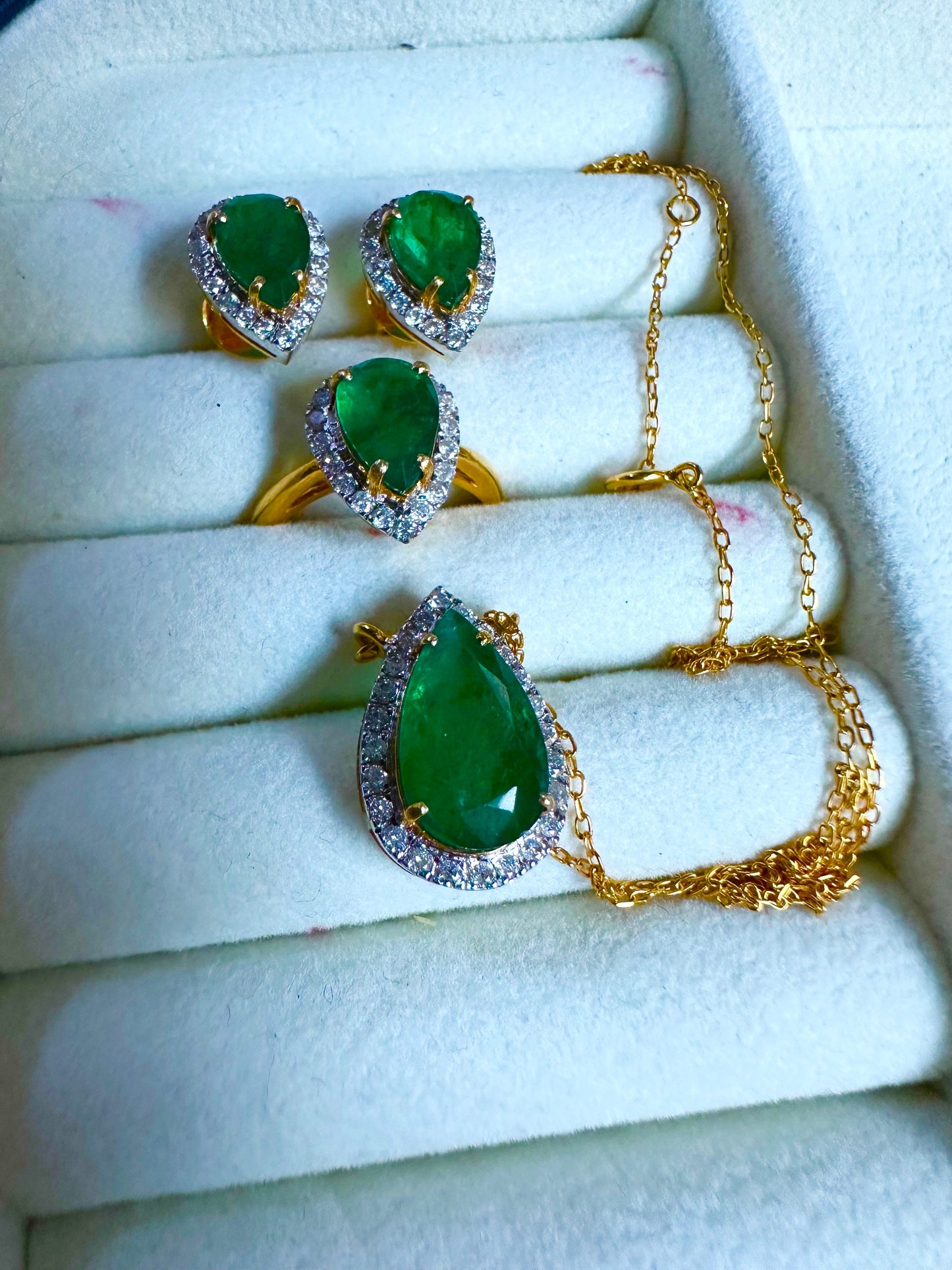 Beautiful Natural Emerald and Natural Diamonds Earrings, Rink and Necklace Set