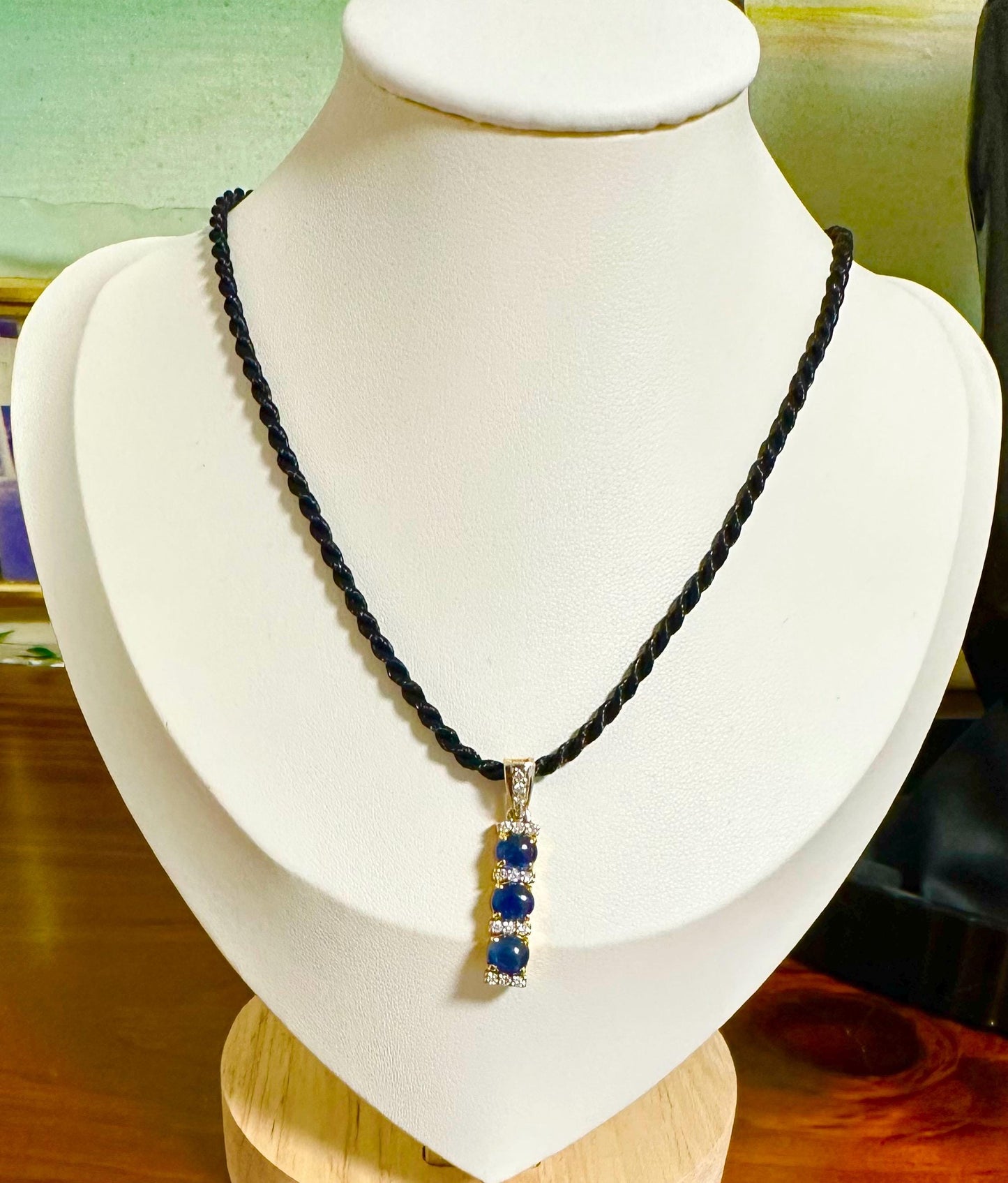 Natural Unheated Burmese Cabochon Sapphire (1.5CT) Pendant in 20K Solid Gold