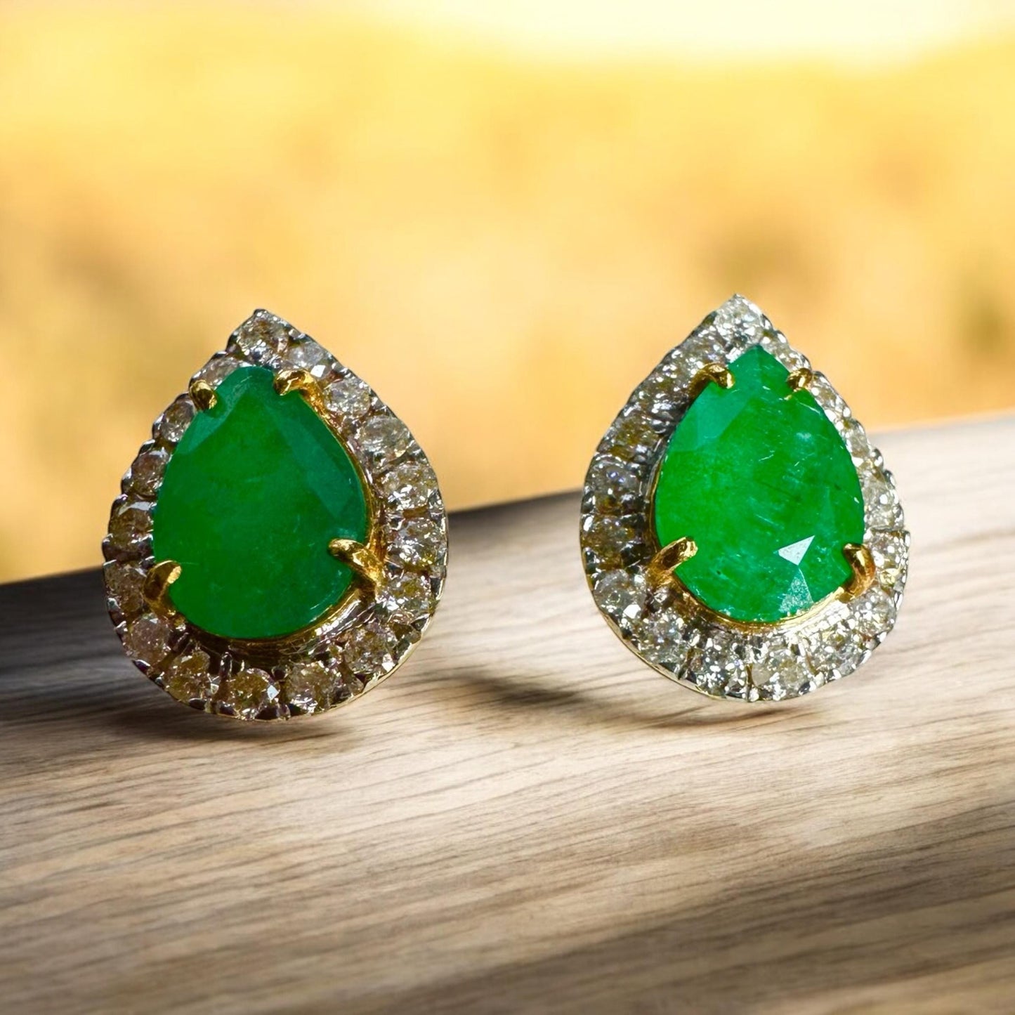 Beautiful Natural Emerald and Natural Diamonds Earrings and Necklace Set