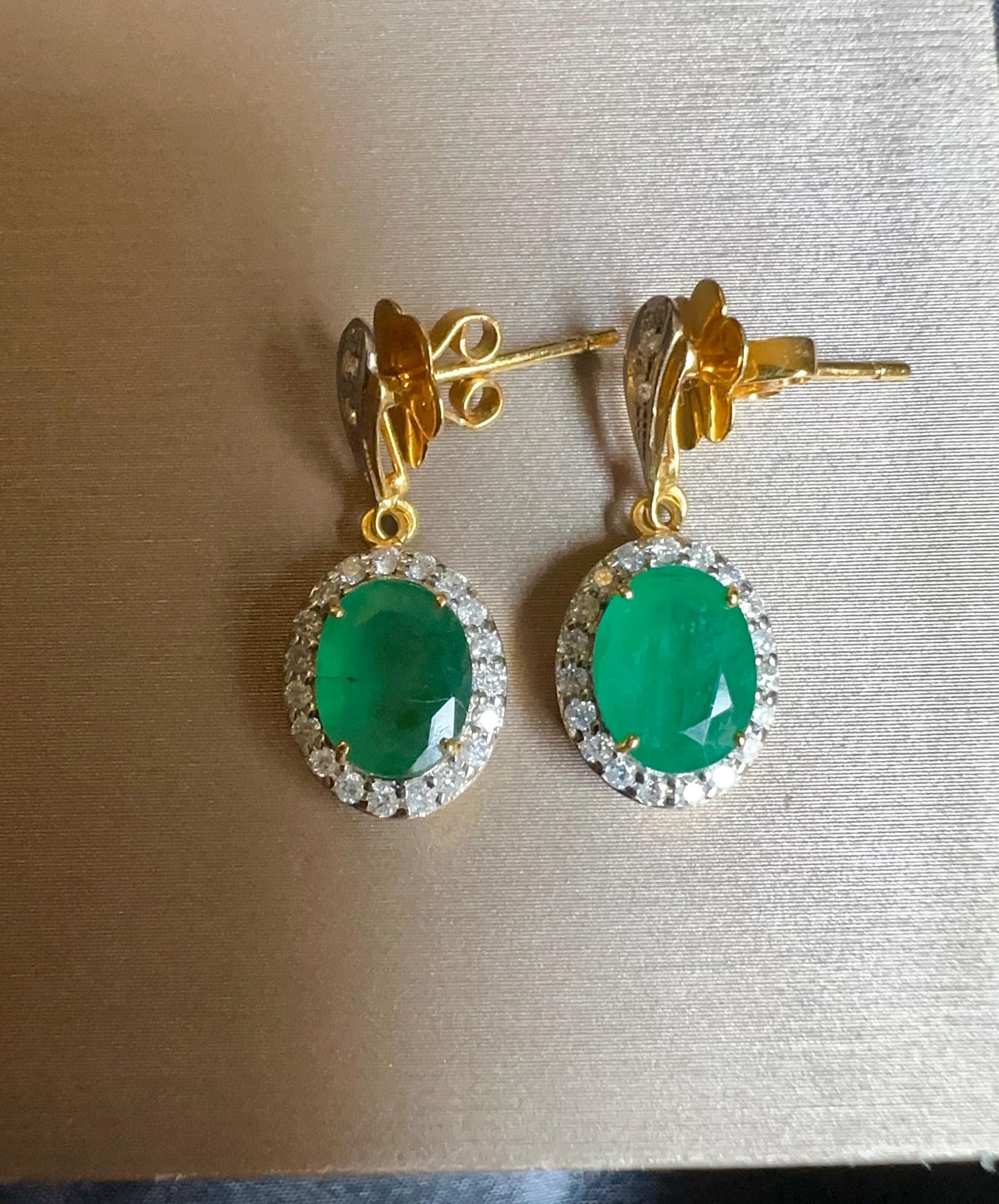 Natural Emerald and Natural Diamonds Earrings and Pendant Set in 20K Solid Gold