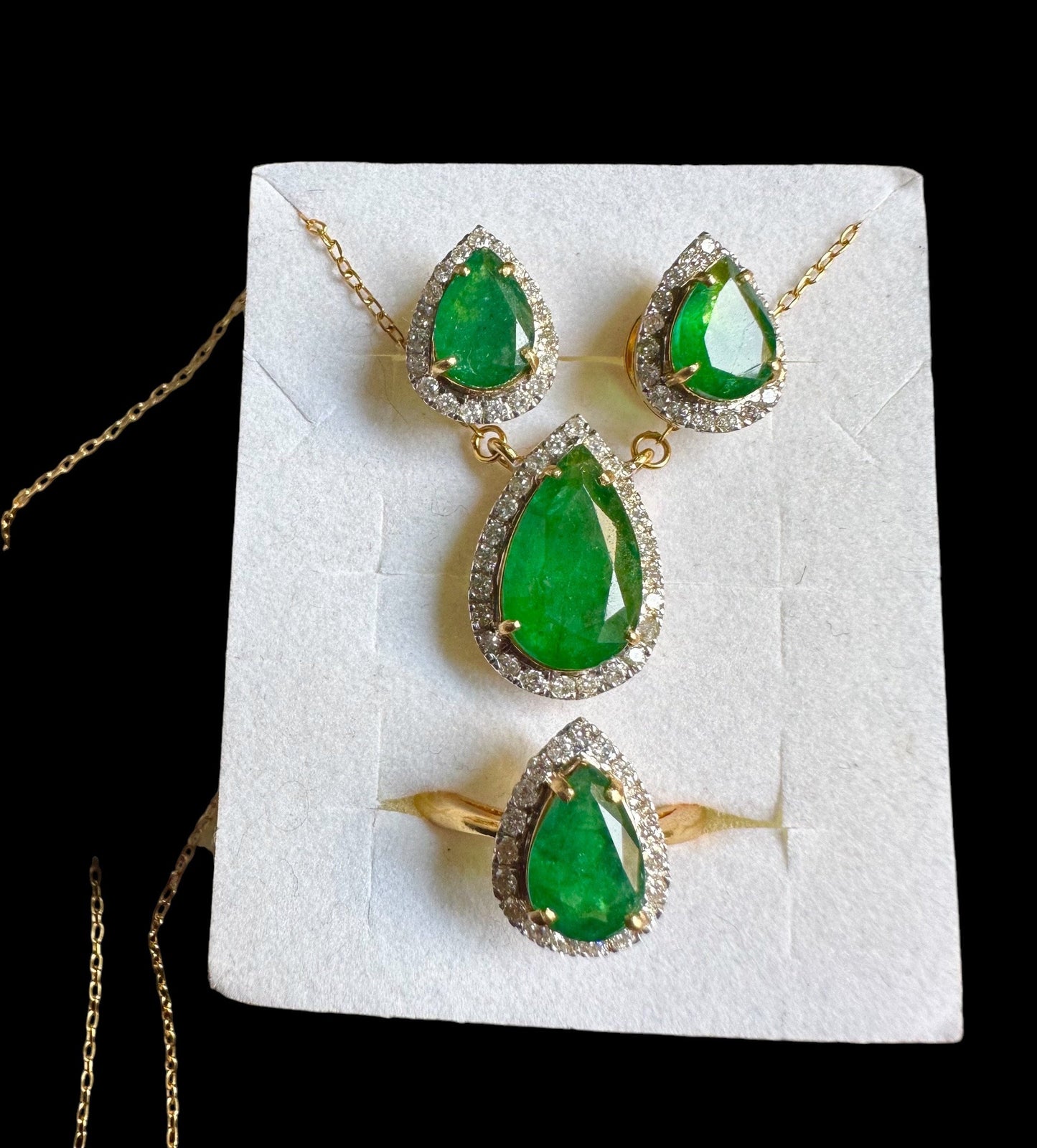 Beautiful Natural Emerald and Natural Diamonds Earrings, Rink and Necklace Set