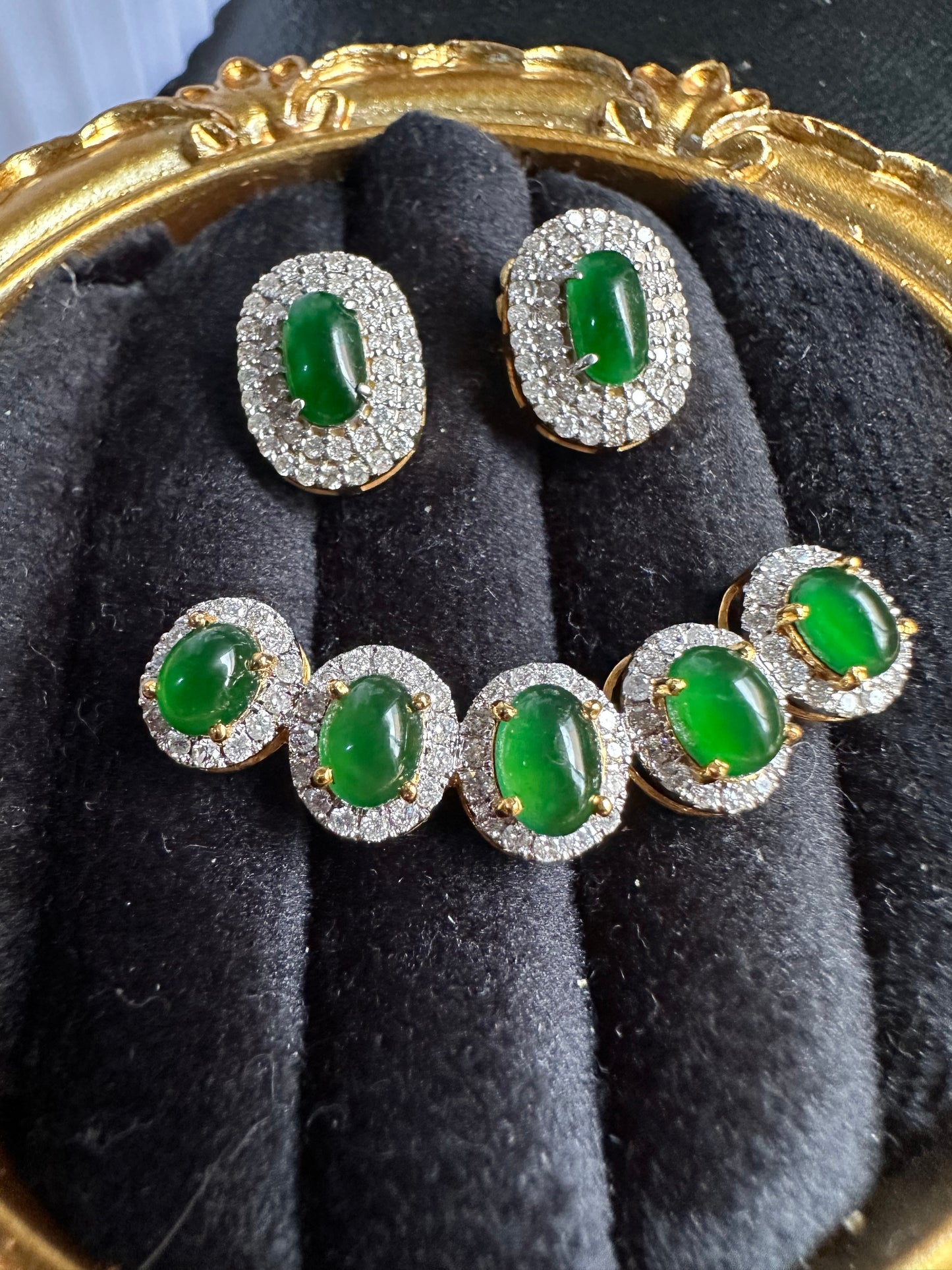 Natural Burmese Jadeite Jade and Natural Diamonds Pendant in Solid Gold.