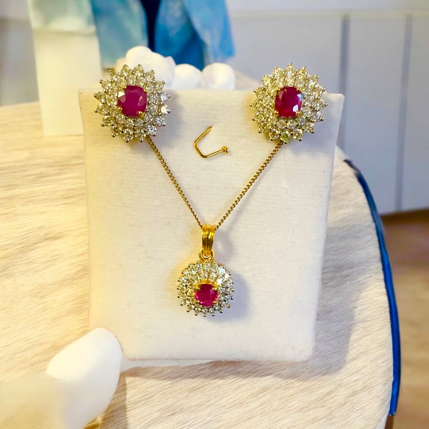 Beautiful Pendant with Natural Unheated Burma Ruby and Natural Diamonds in 20K Solid Gold