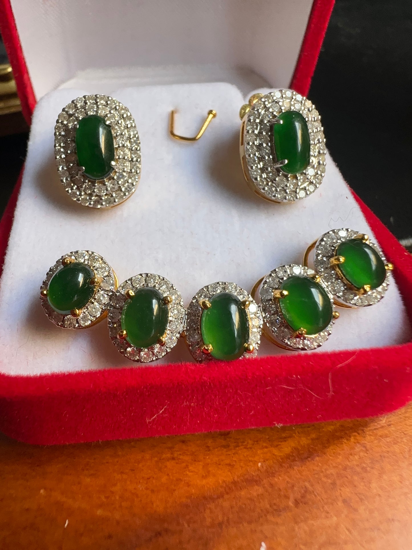 Natural Burmese Jadeite Jade and Natural Diamonds Pendant in Solid Gold.