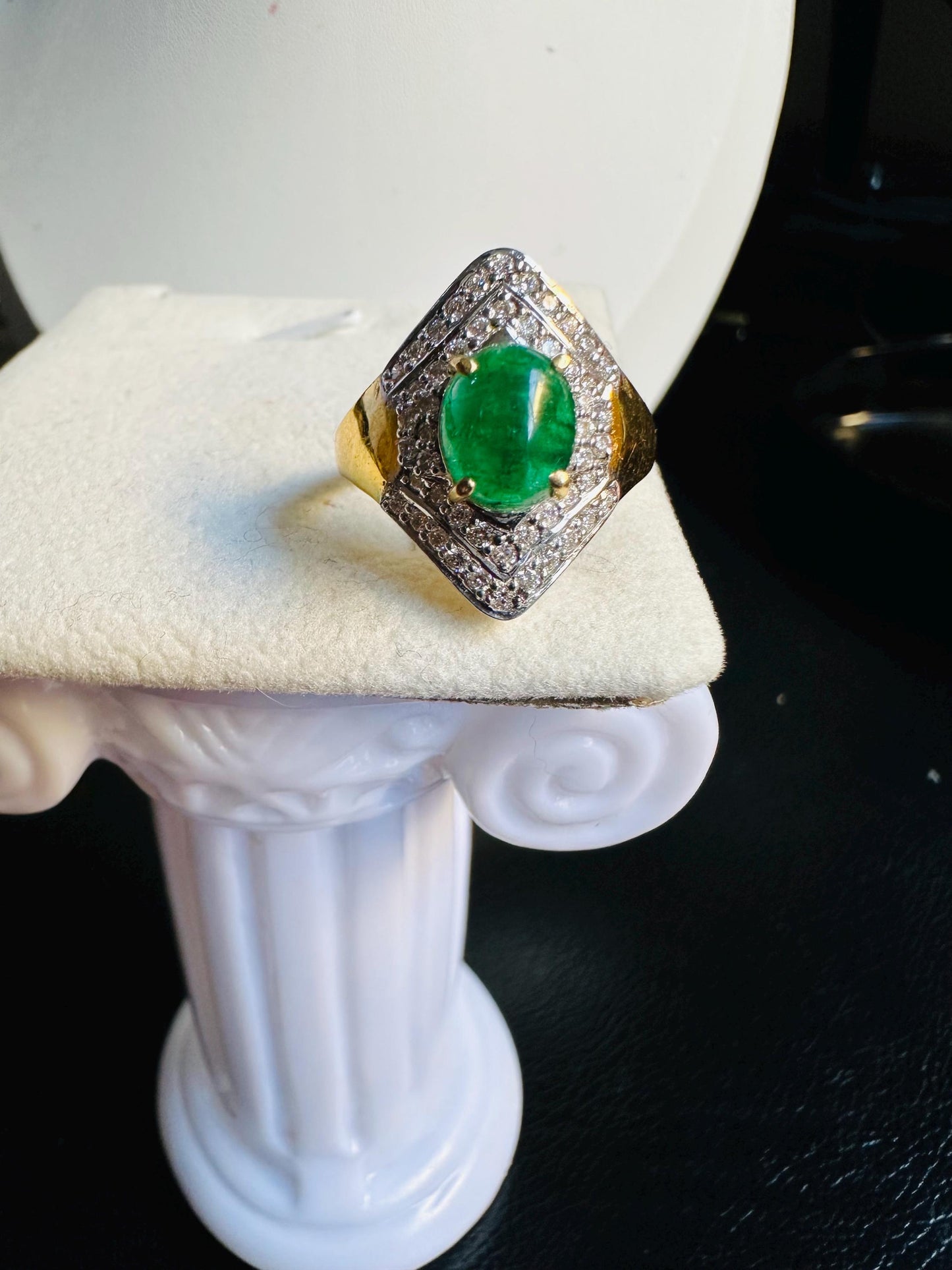 Beautiful Natural Emerald and Natural Diamonds Ring in 20K Solid Gold