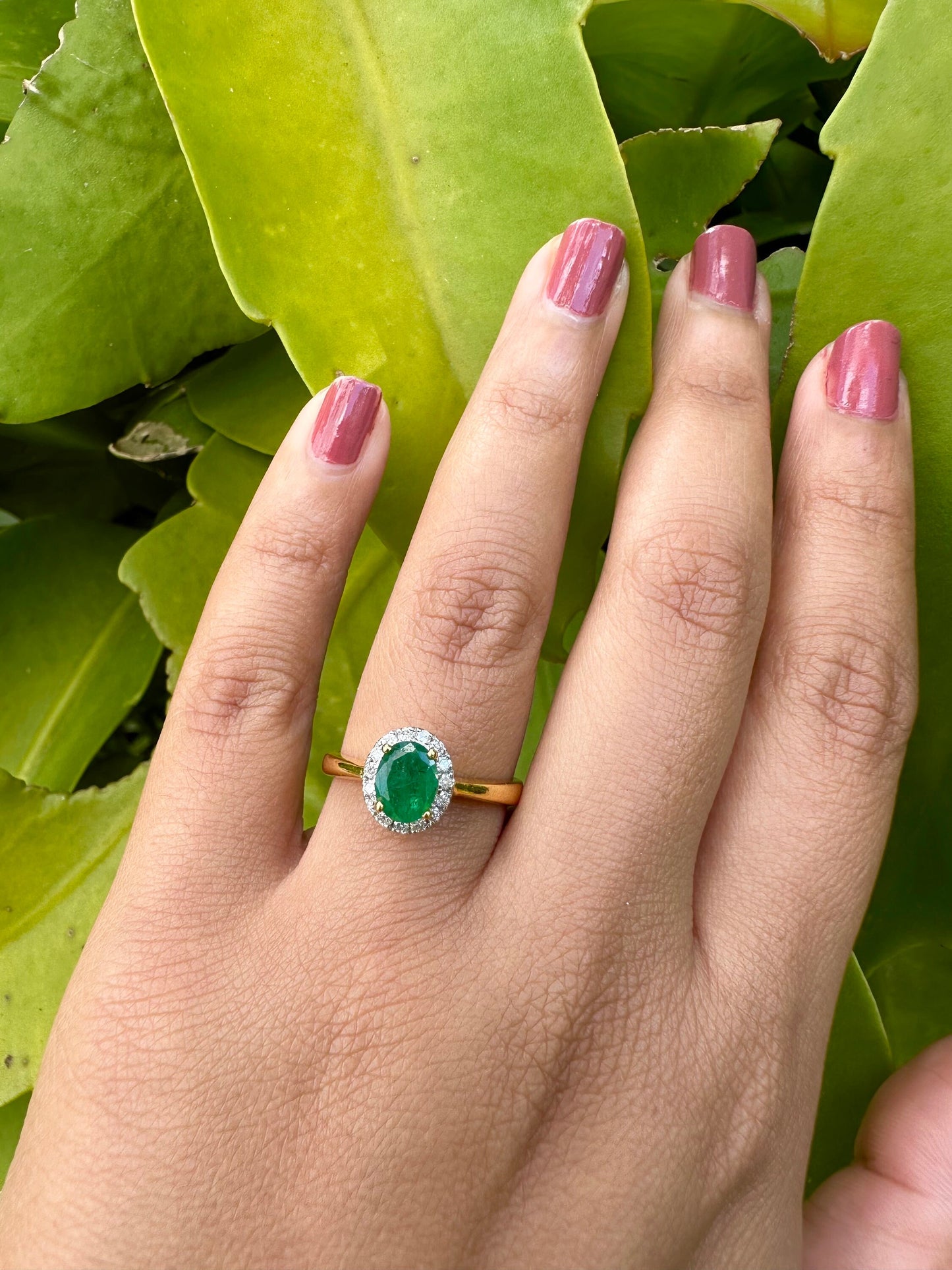 Beautiful Natural Emerald Ring in 20K solid gold, with Natural Diamonds