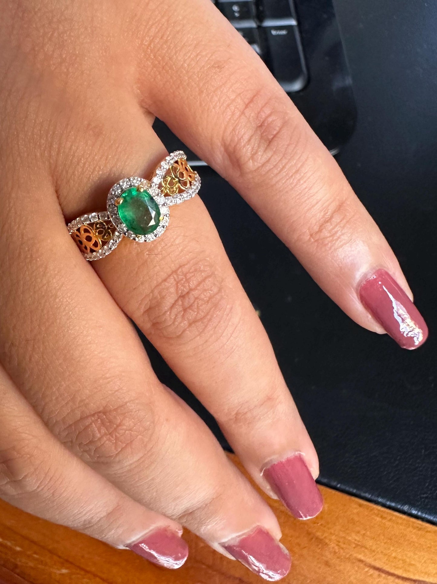 Crystal-clear, high-quality Natural Emerald and Natural Diamonds Ring in 20K Solid Gold