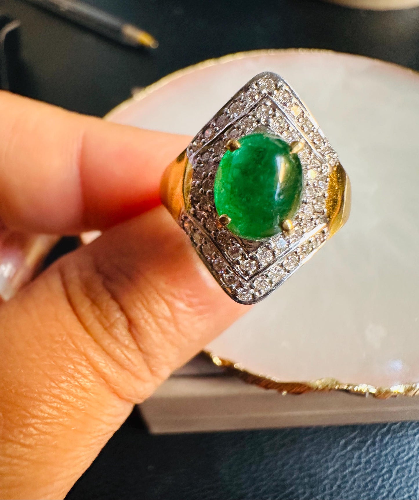 Beautiful Natural Emerald and Natural Diamonds Ring in 20K Solid Gold