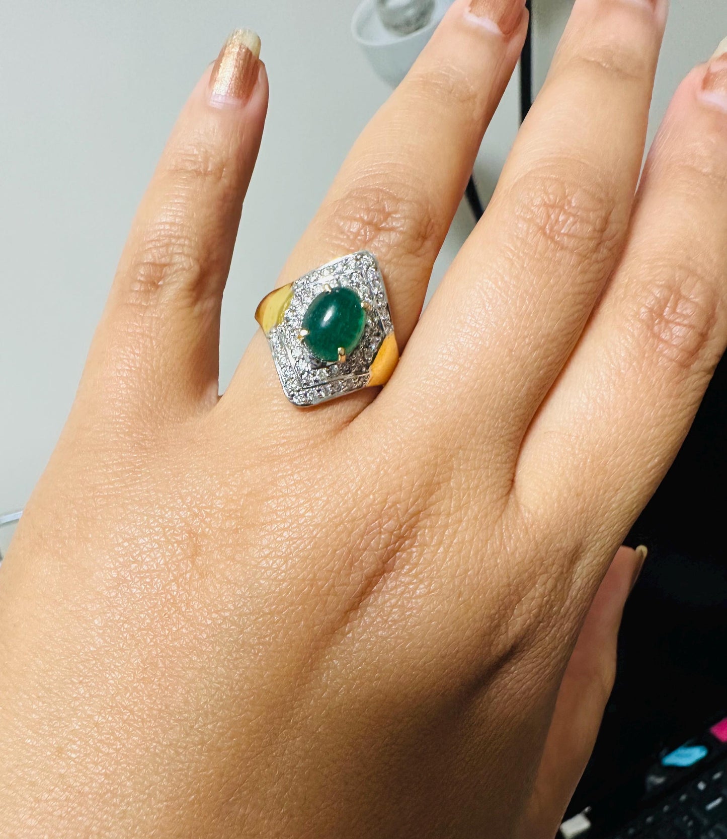 Beautiful Natural Emerald and Natural Diamonds Ring in 20K Solid Gold