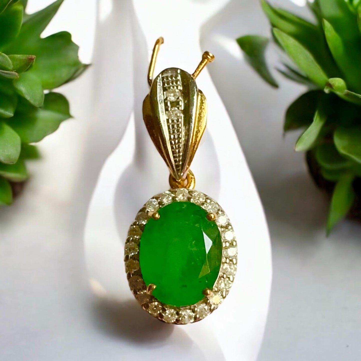 Beautiful Natural Emerald and Natural Diamonds Pendant and Chain in Solid Gold