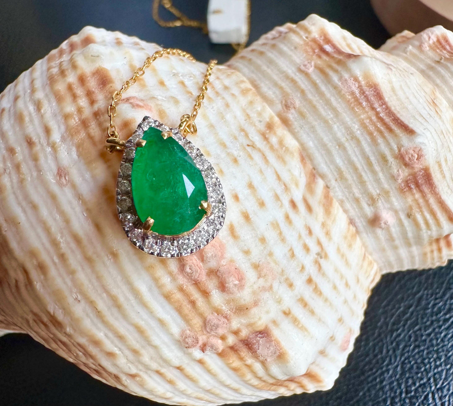 Beautiful Natural Emerald and Natural Diamonds Necklace in 20K Solid Gold Chain