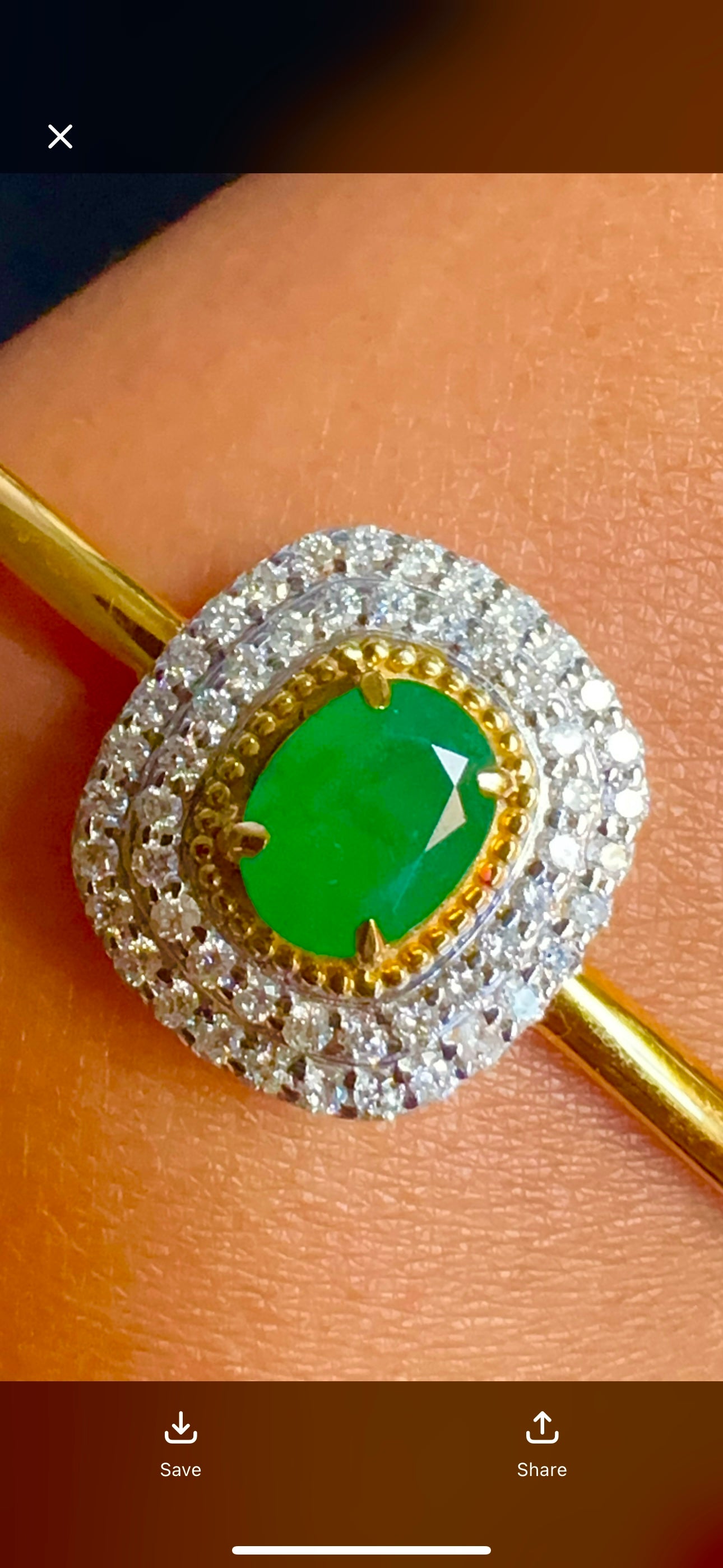 Beautiful Natural Emerald and Natural Diamonds Bangle in 18K Solid Gold.