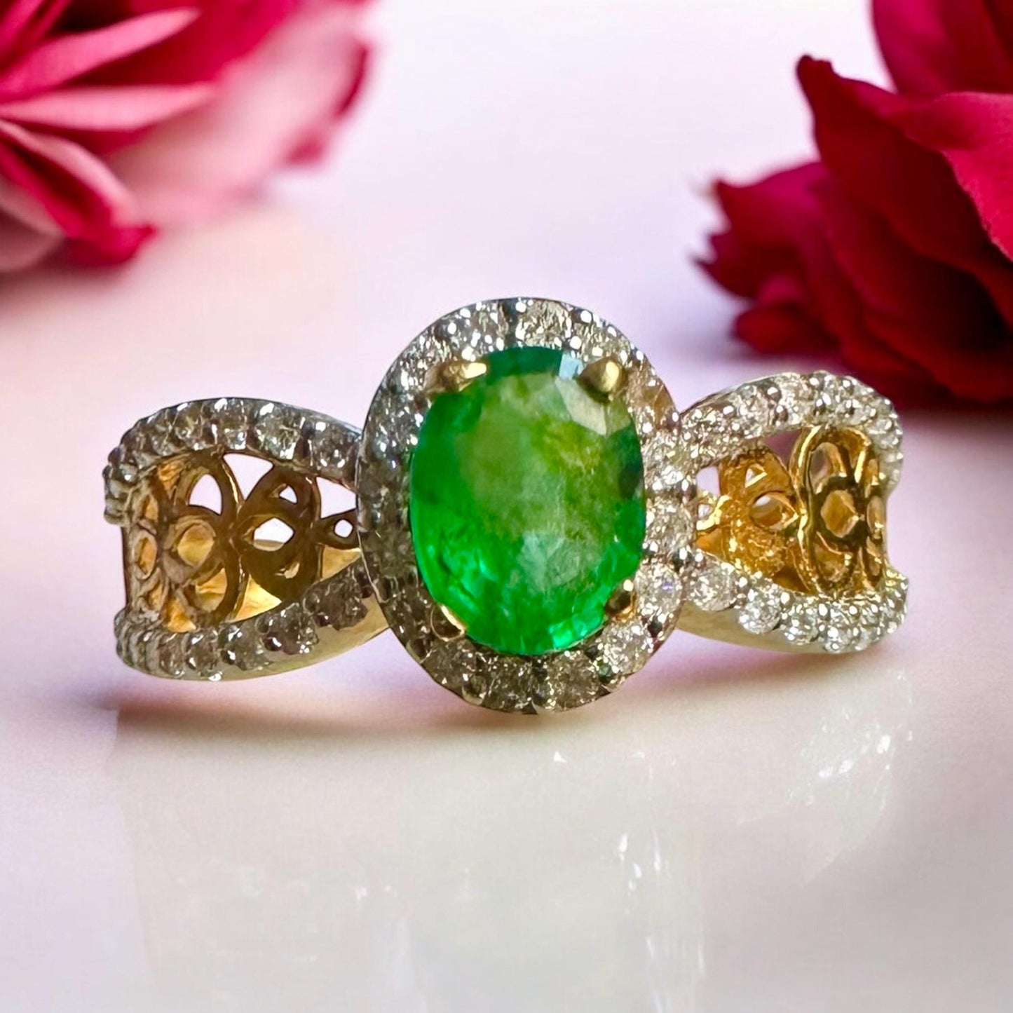 Crystal-clear, high-quality Natural Emerald and Natural Diamonds Ring in 20K Solid Gold