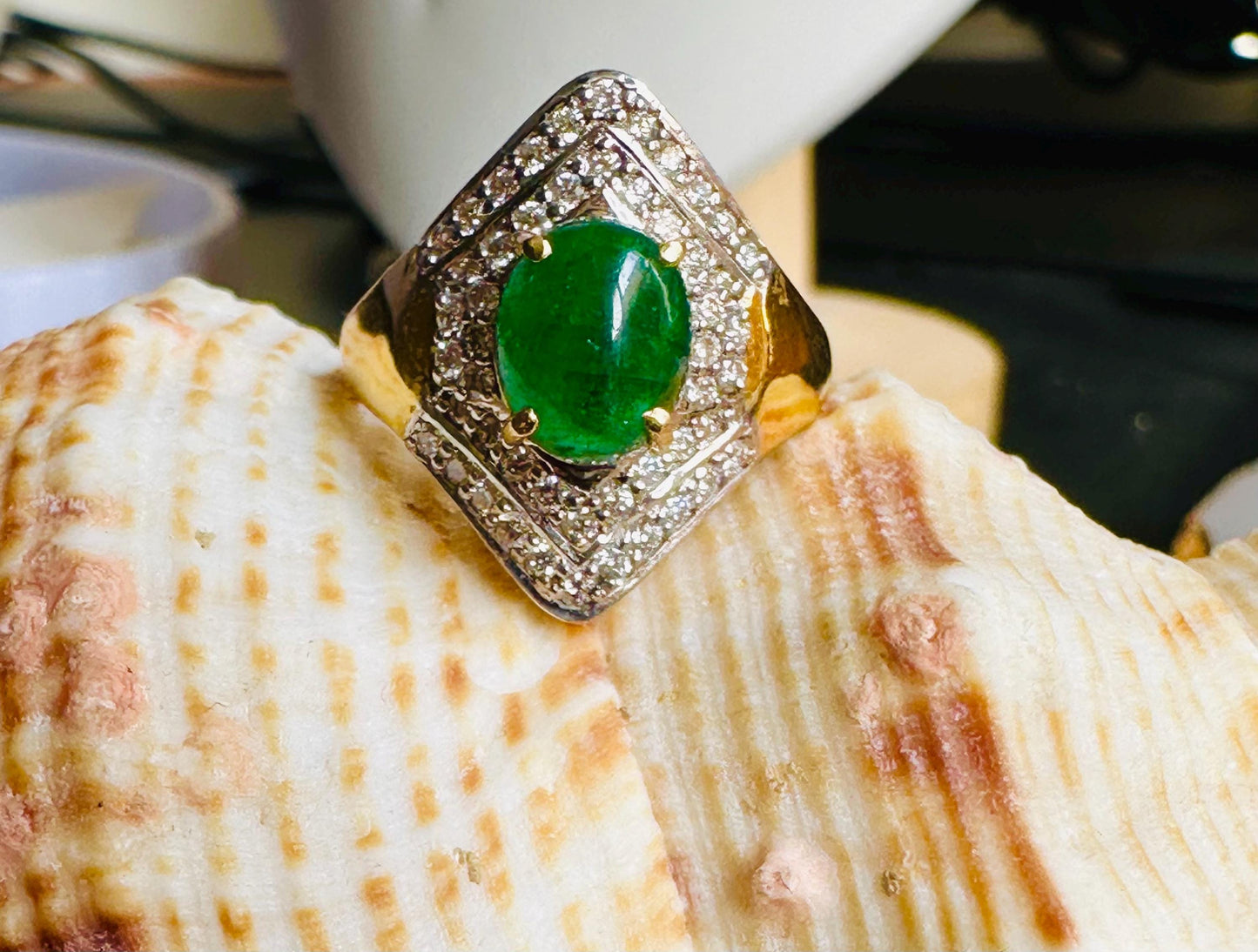 Beautiful Natural Emerald and Natural Diamonds Ring in 20K Solid Gold