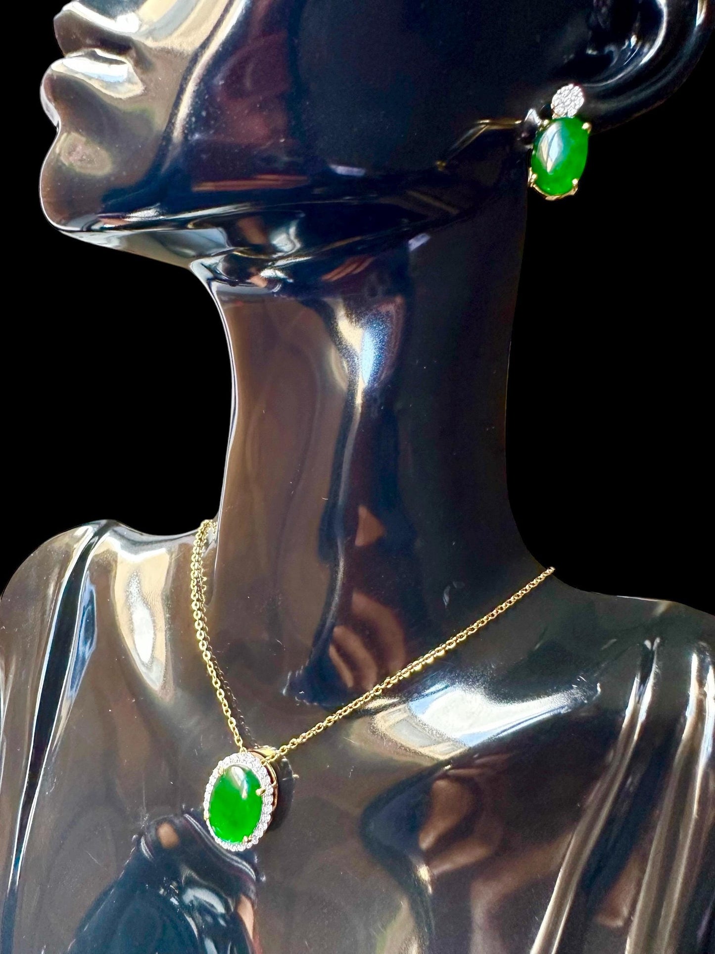 Two way of Pendant or Ring in Natural Unheated Burmese Jadeite Jade(Type A) (6CT) with Natural Diamonds and 18K Solid Gold.