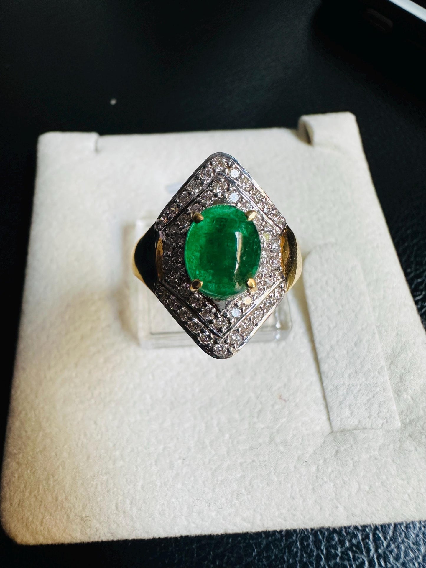 Beautiful Natural Emerald and Natural Diamonds Ring in 20K Solid Gold
