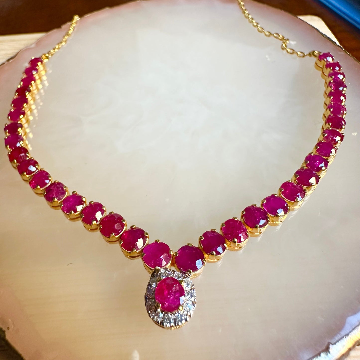 Eternal Red Elegance – Natural Unheated Burmese Ruby, Natural Diamonds & 18K Gold Masterpiece