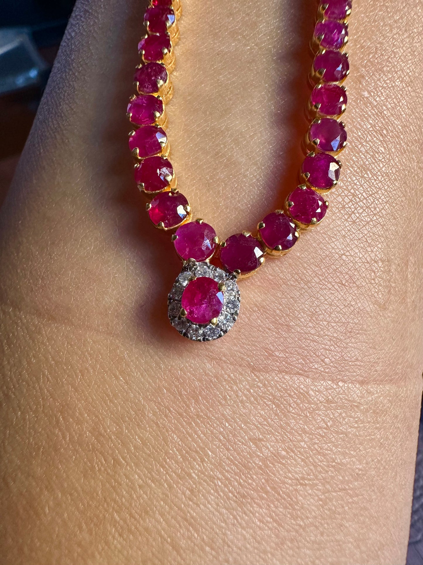 Eternal Red Elegance – Natural Unheated Burmese Ruby, Natural Diamonds & 18K Gold Masterpiece