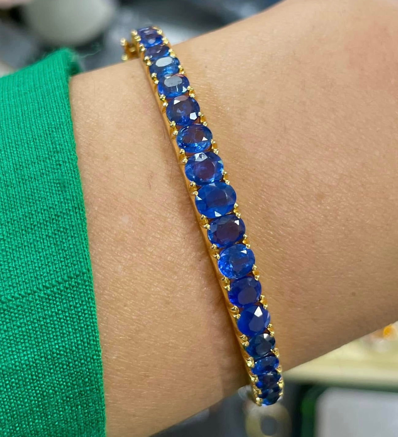 Natural Unheated Burmese Sapphire (7CT) Bangle in 20K Solid Gold