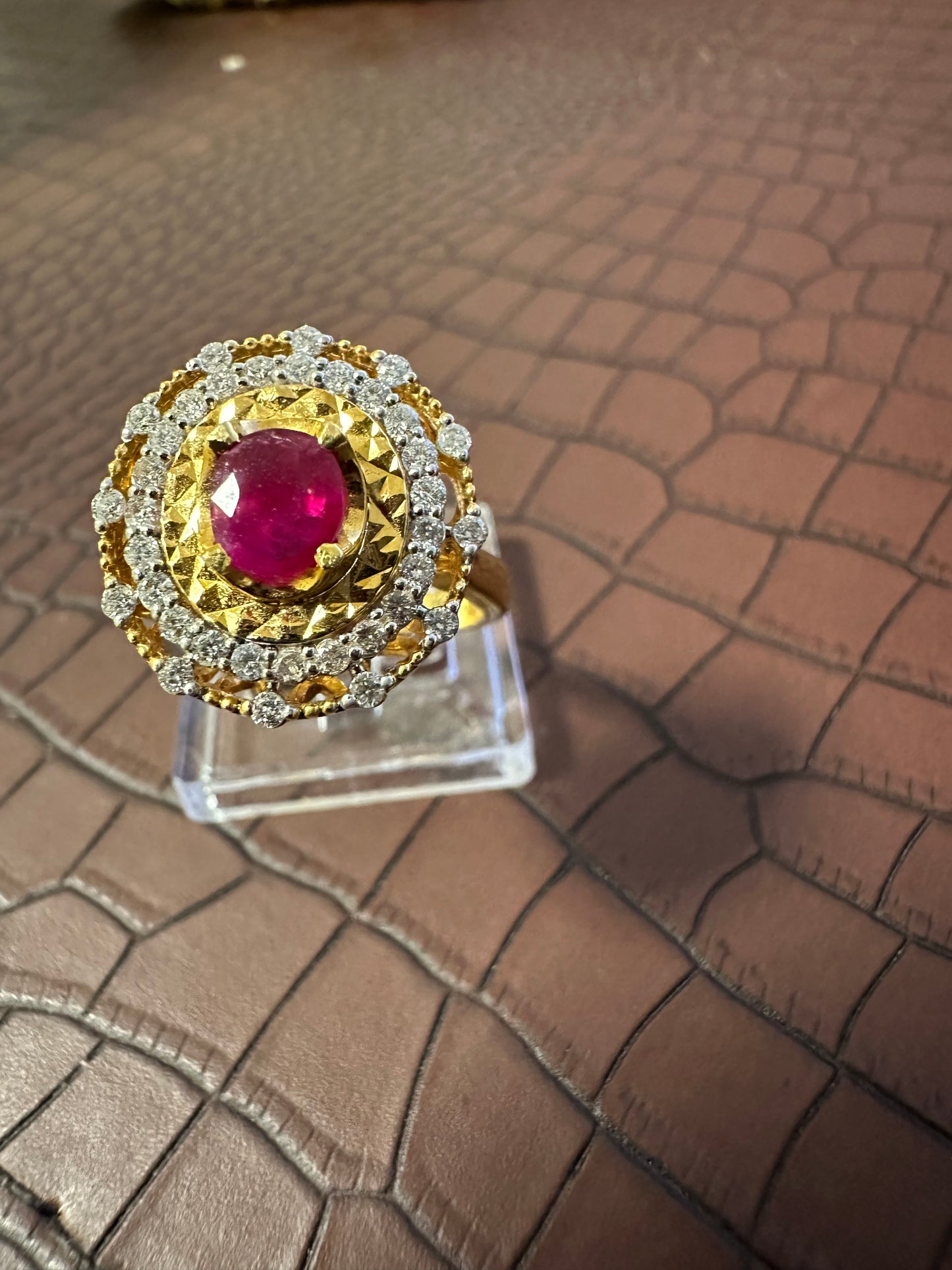 A fine Natural Unheated Burmese Ruby and 20K Solid gold with exceptional craftsmanship