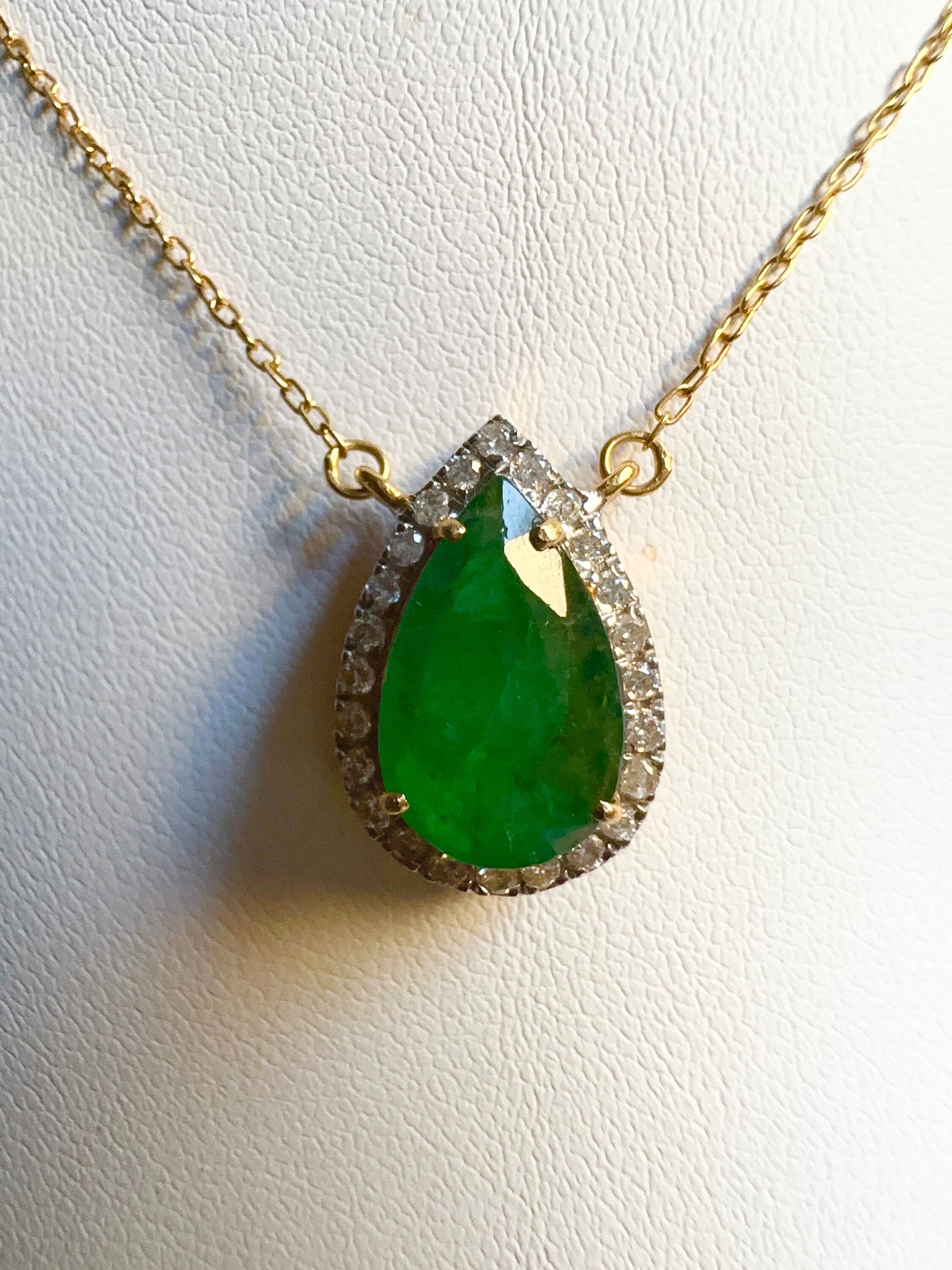 Beautiful Natural Emerald and Natural Diamonds Earrings, Rink and Necklace Set