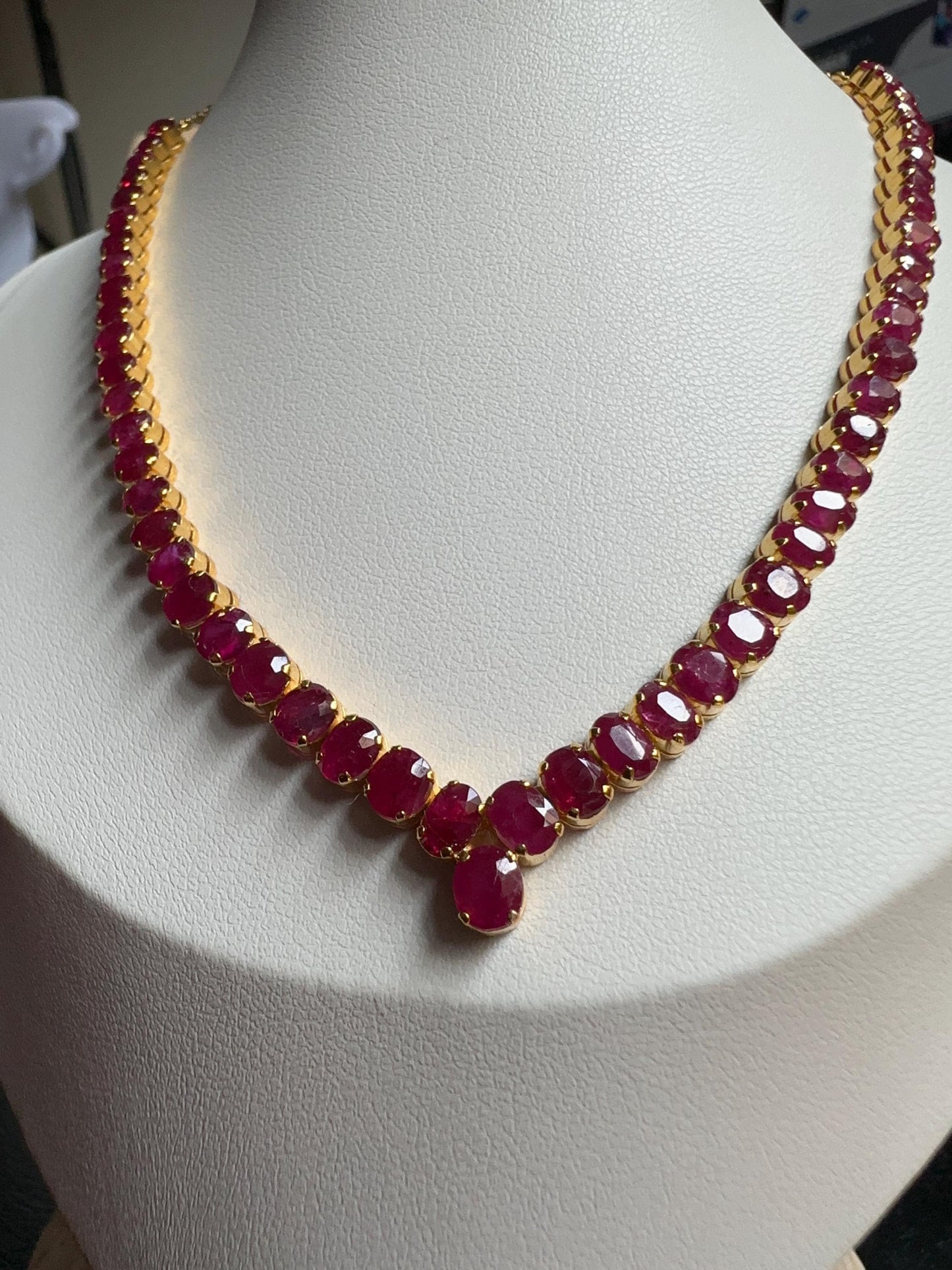 Total estimated 20CT Natural Unheated Burma Ruby necklace/tennis necklace in 20K Gold