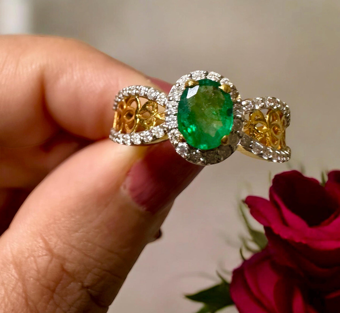 Crystal-clear, high-quality Natural Emerald and Natural Diamonds Ring in 20K Solid Gold