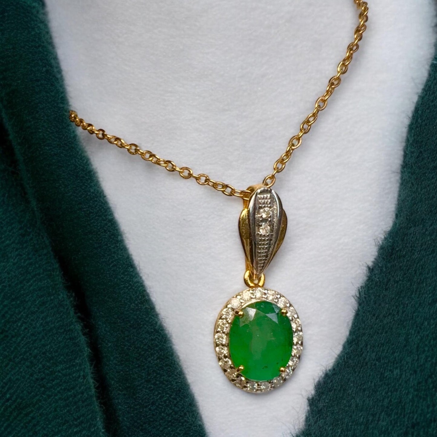 Beautiful Natural Emerald and Natural Diamonds Pendant and Chain in Solid Gold
