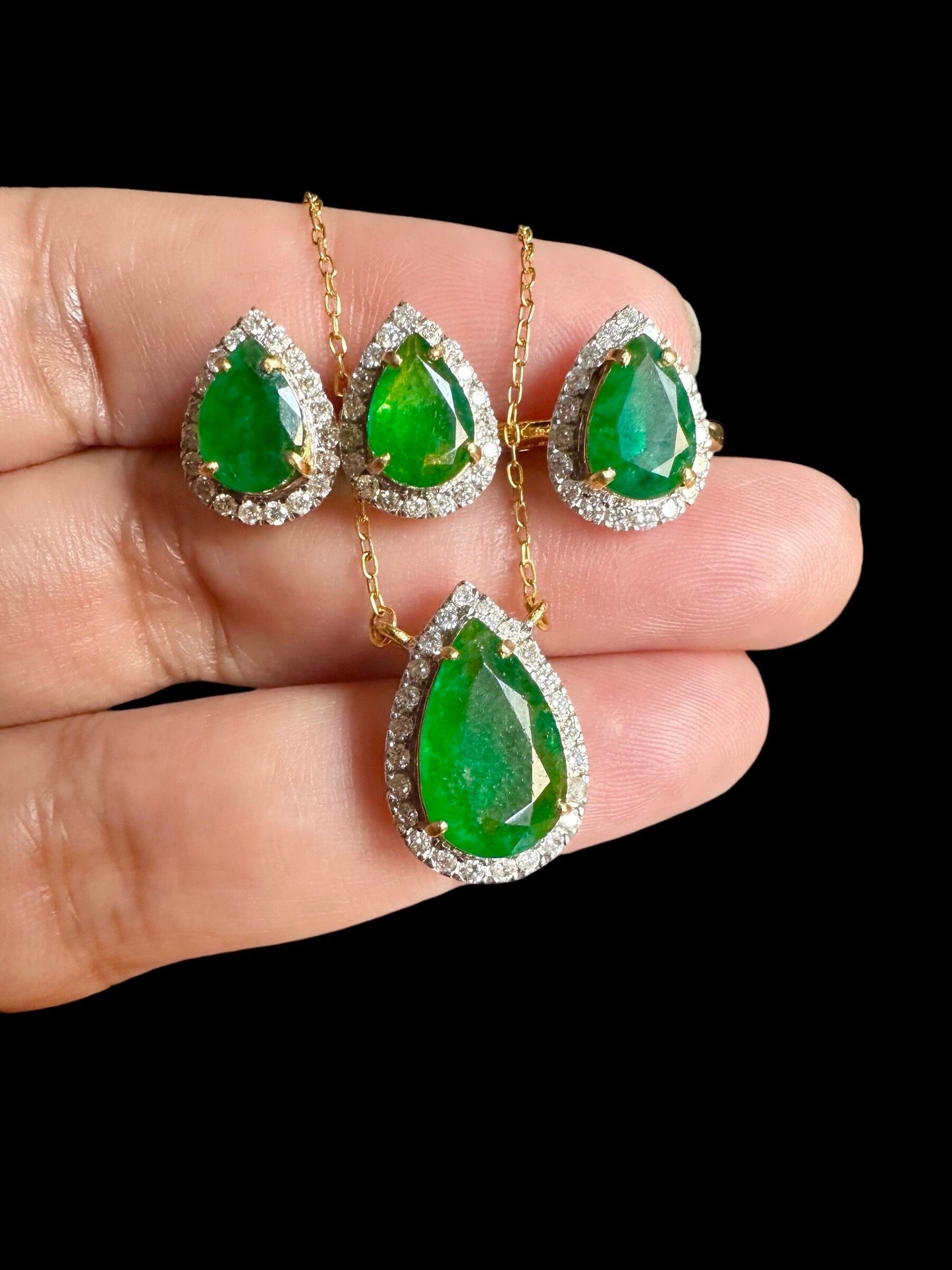 Beautiful Natural Emerald and Natural Diamonds Earrings, Rink and Necklace Set
