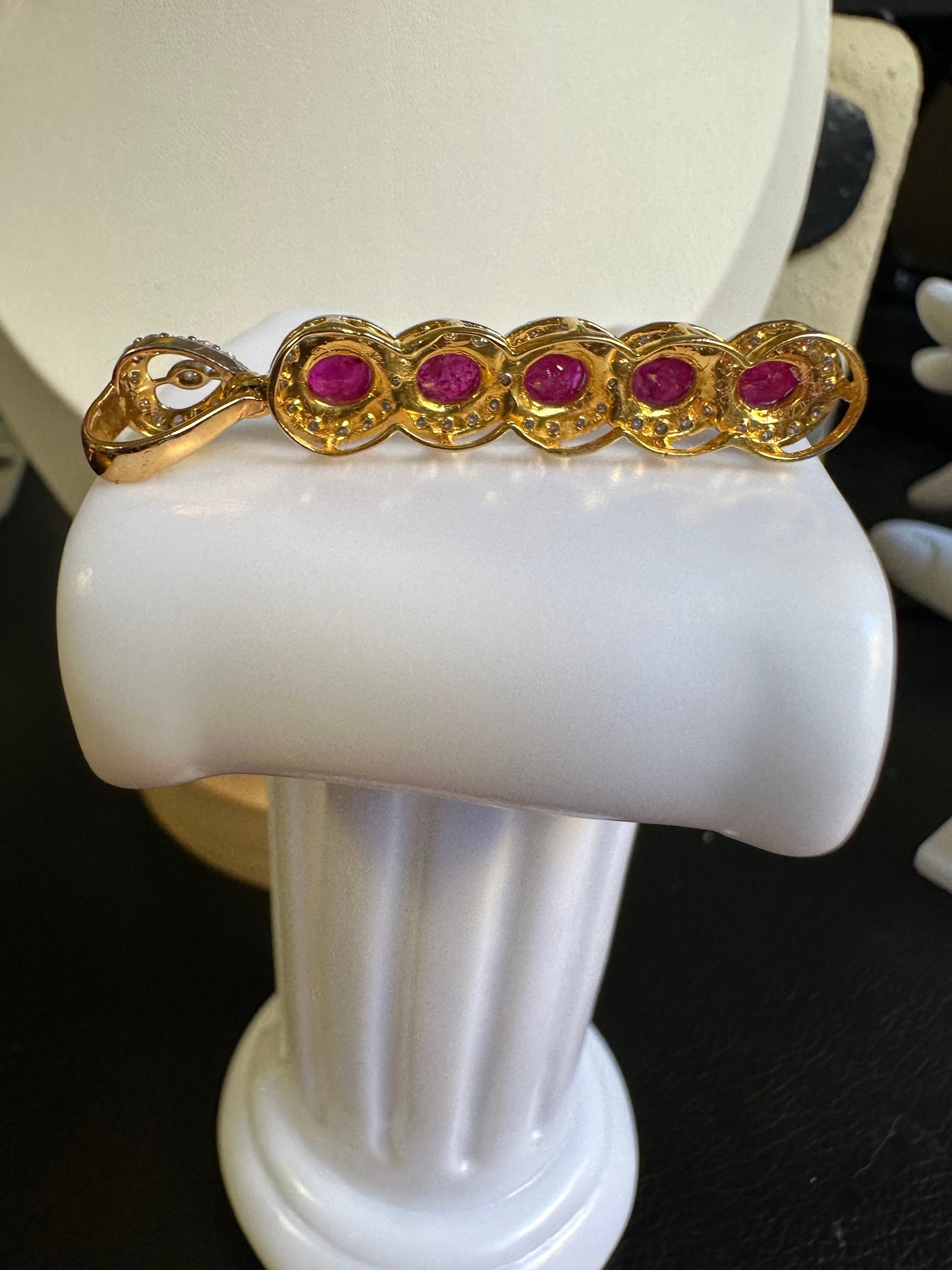 TOTAL 2.67CT Burmese Unheated Rubies and Natural Diamonds pendant in 20K Solid Gold