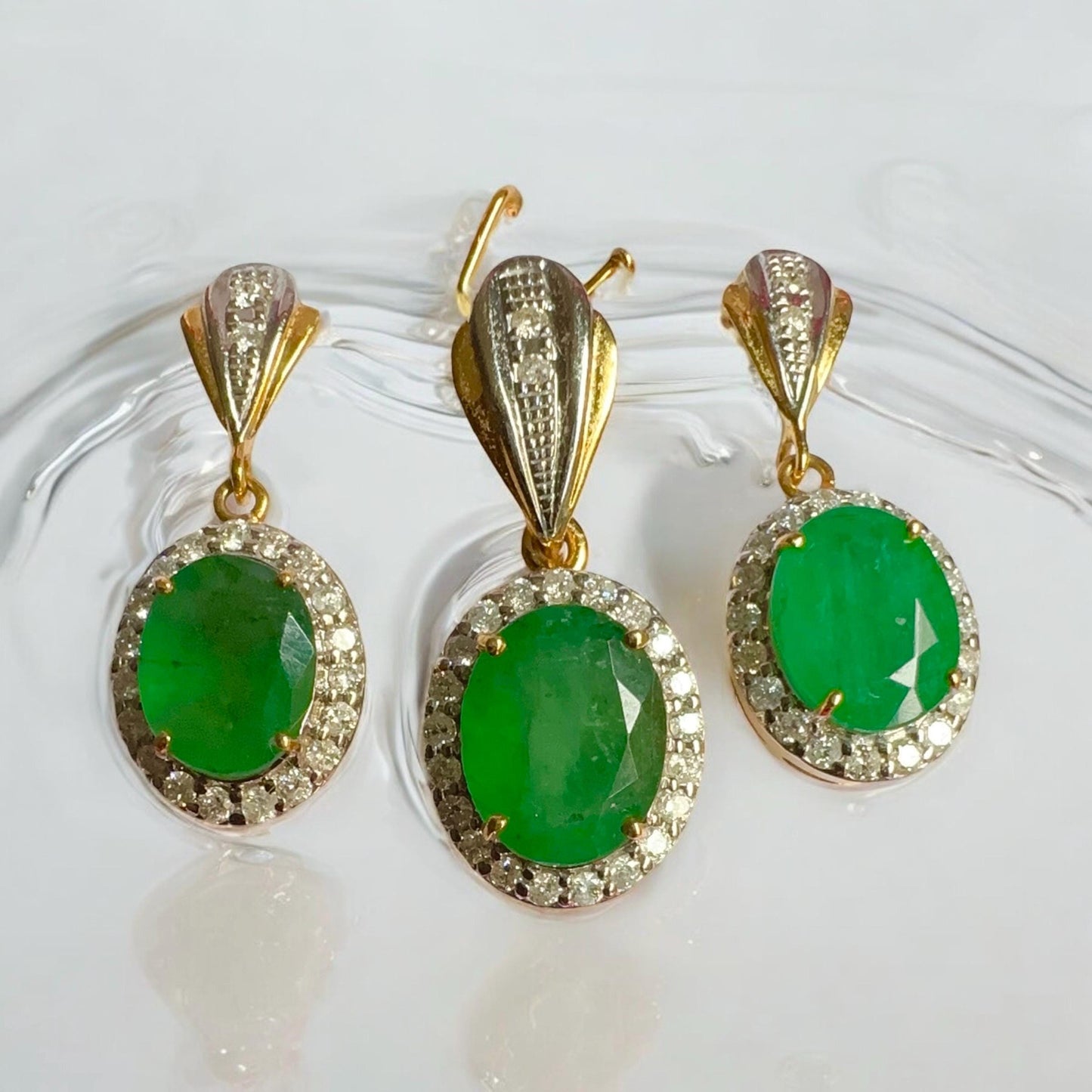 Natural Emerald and Natural Diamonds Earrings and Pendant Set in 20K Solid Gold