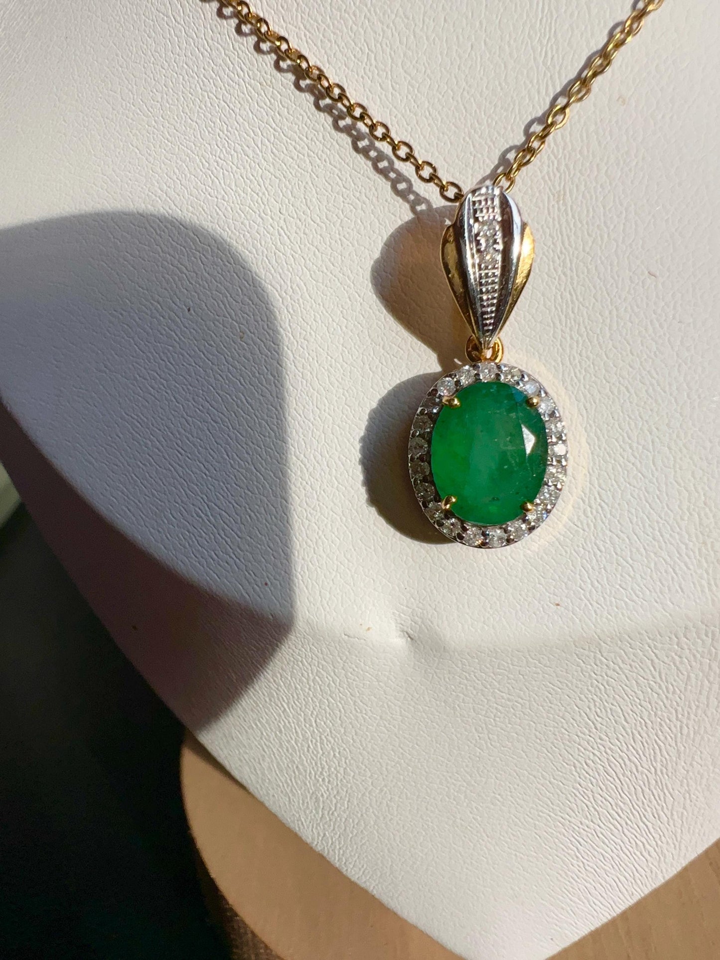 Beautiful Natural Emerald and Natural Diamonds Pendant and Chain in Solid Gold