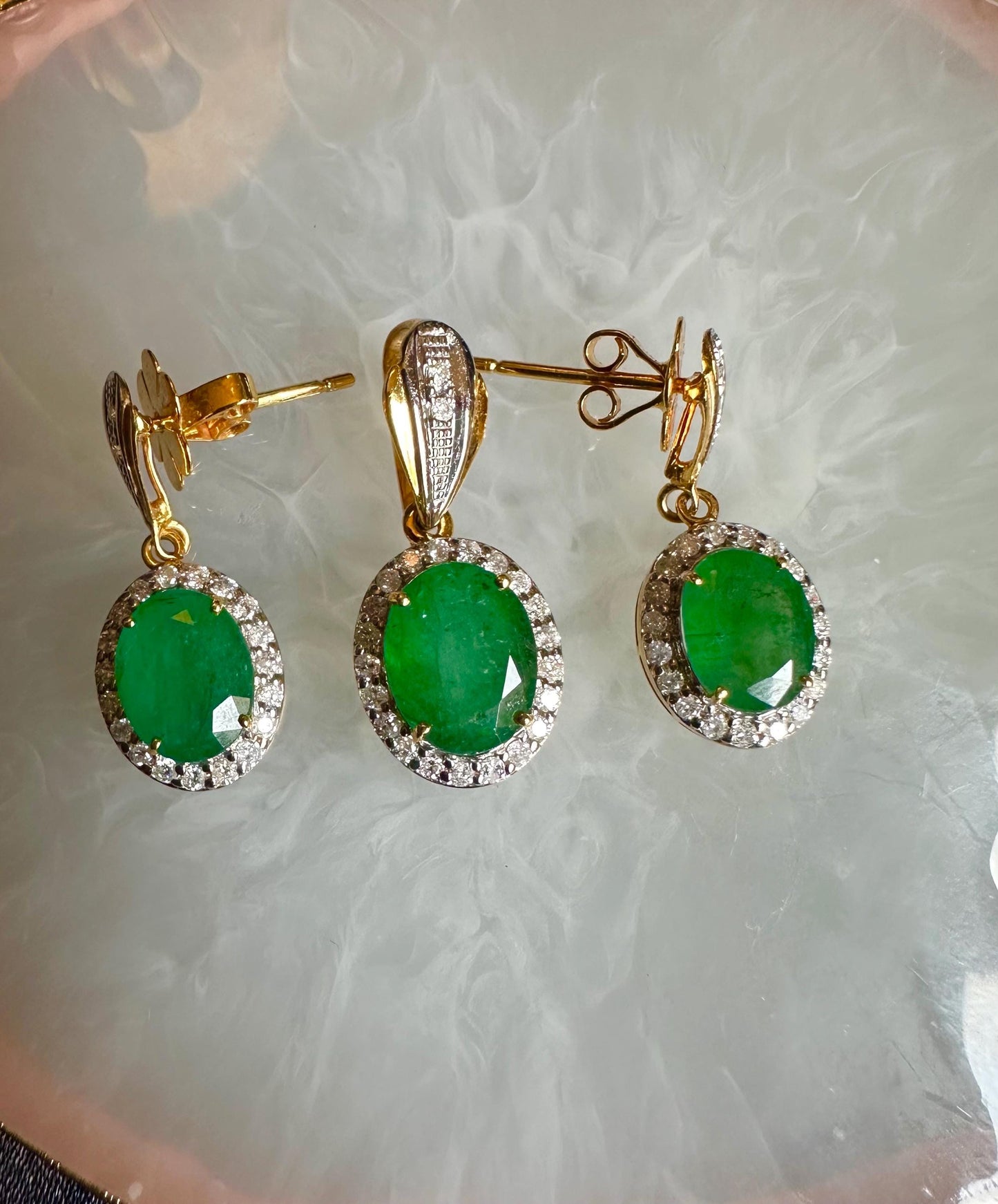 Natural Emerald and Natural Diamonds Earrings and Pendant Set in 20K Solid Gold