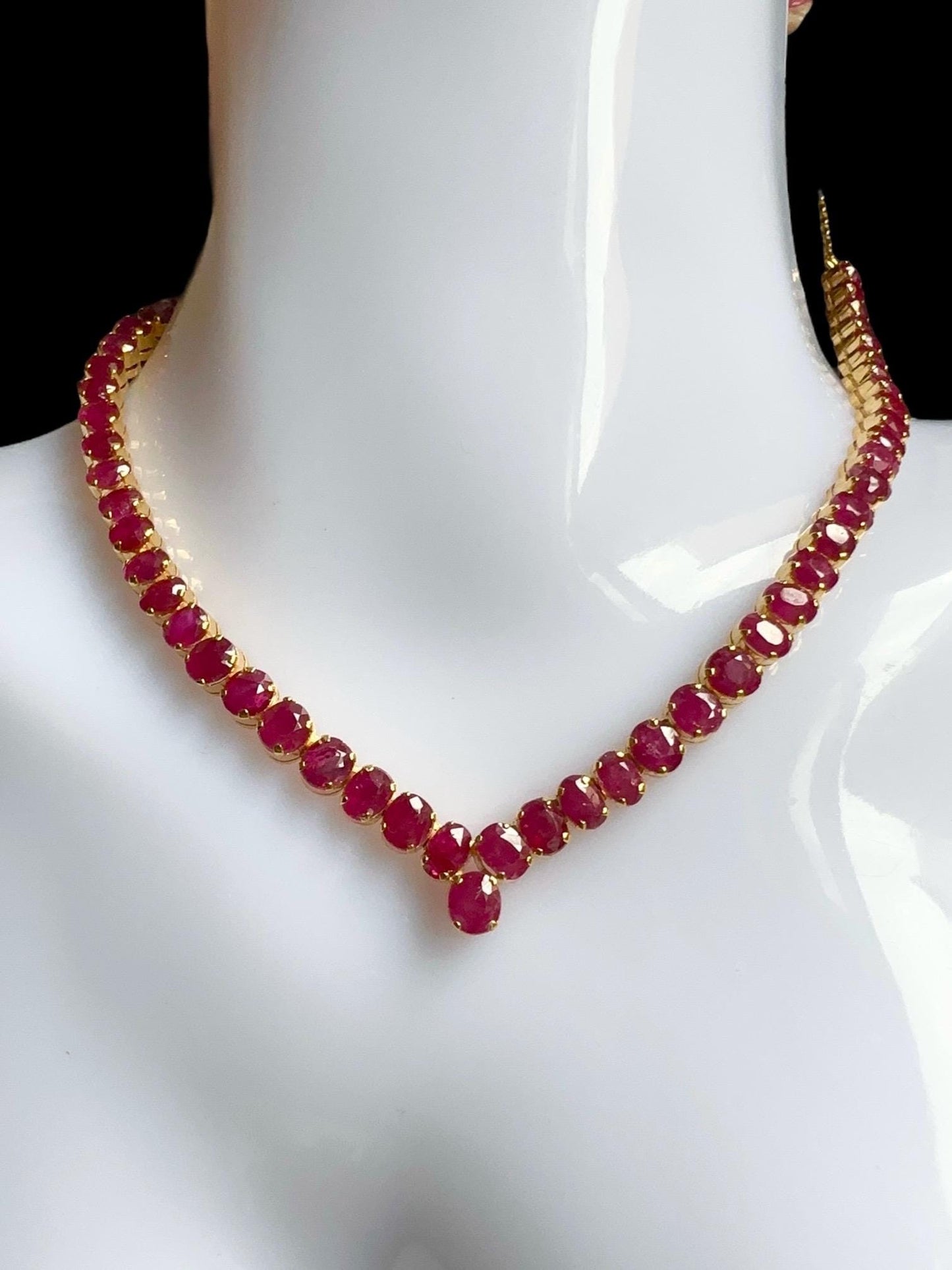 Total estimated 20CT Natural Unheated Burma Ruby necklace/tennis necklace in 20K Gold