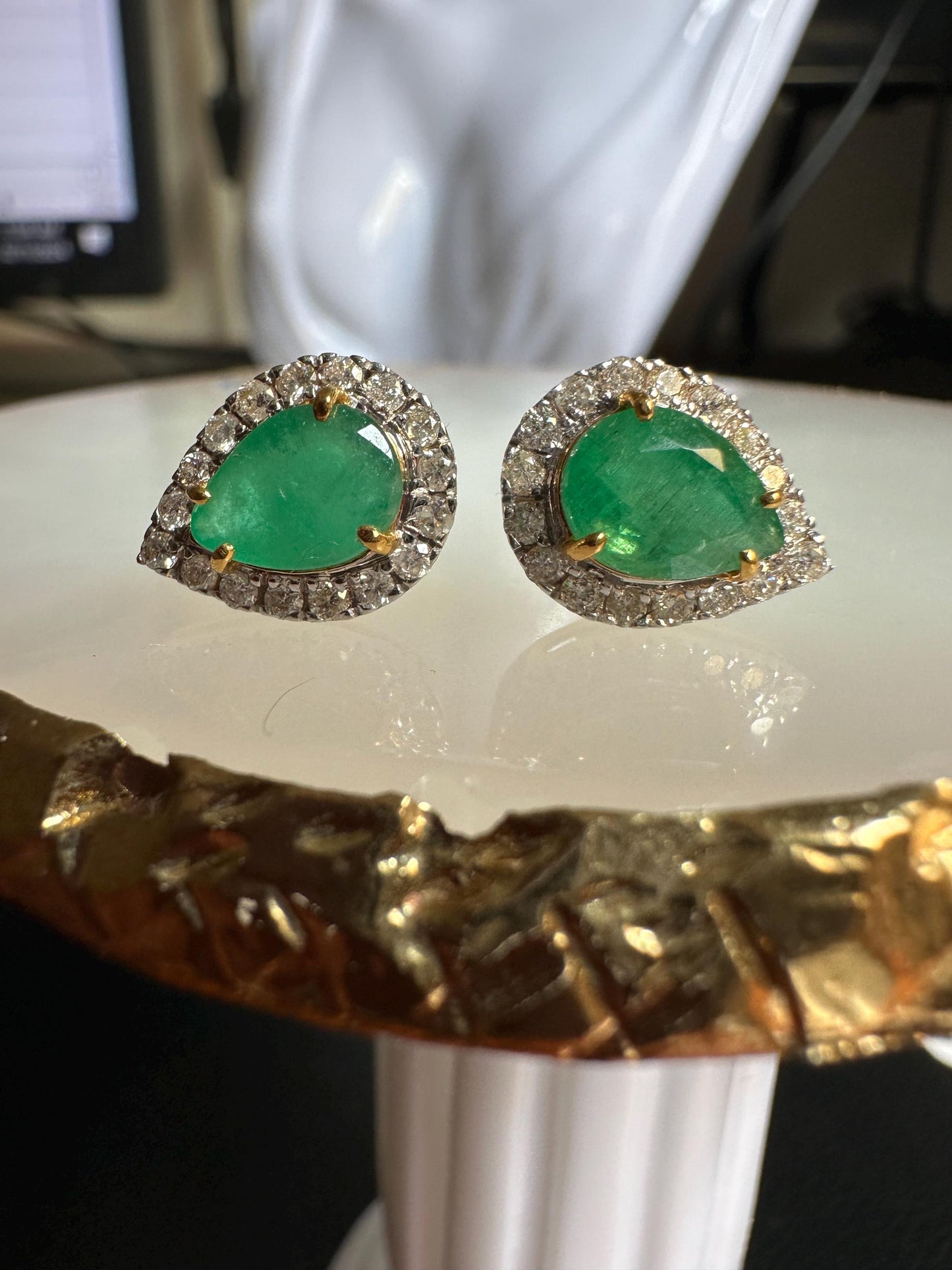 Beautiful Natural Emerald (2.3CT) and Natural Diamonds Earrings in 20K Solid Gold