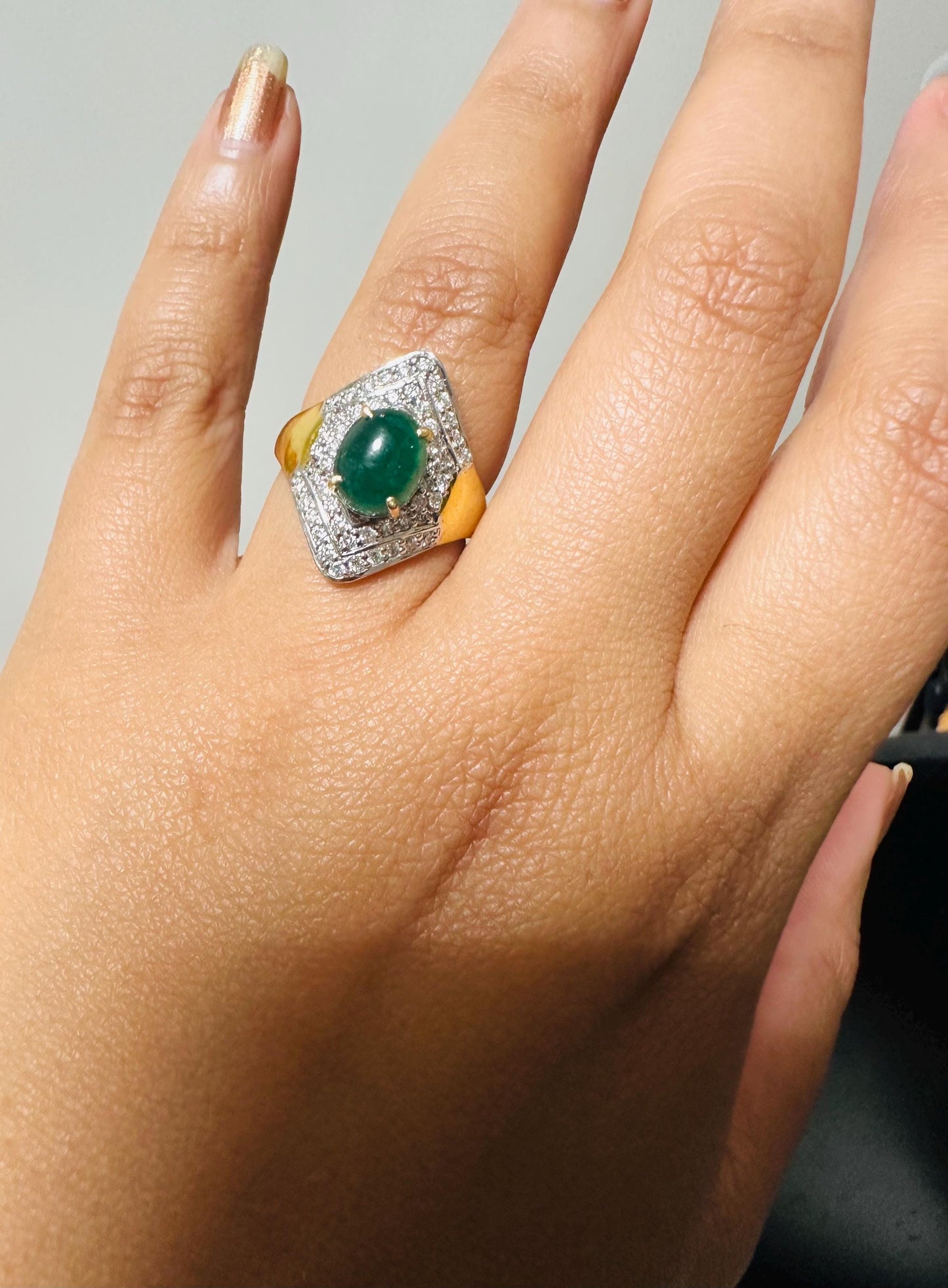 Beautiful Natural Emerald and Natural Diamonds Ring in 20K Solid Gold