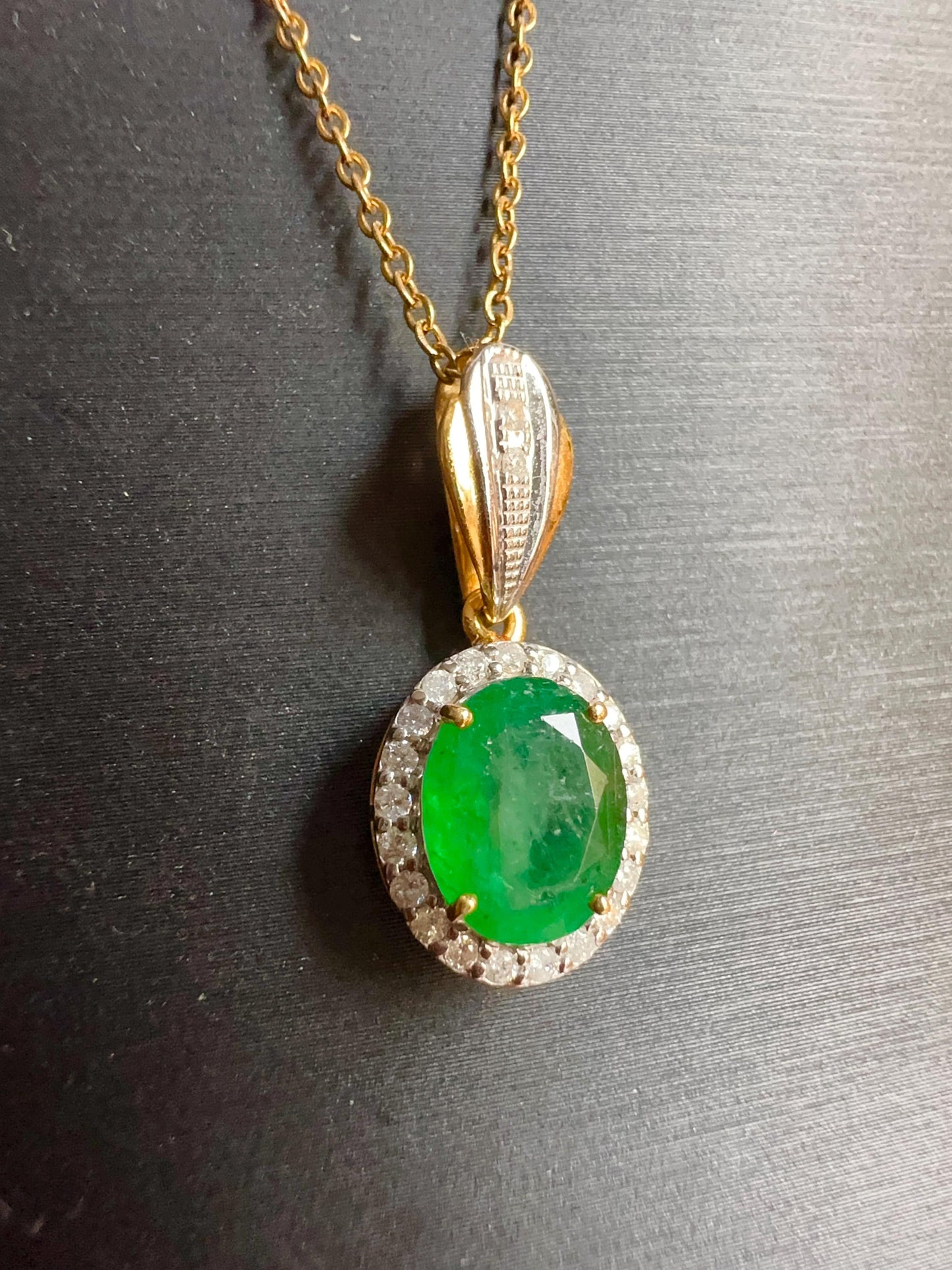 Beautiful Natural Emerald and Natural Diamonds Pendant and Chain in Solid Gold