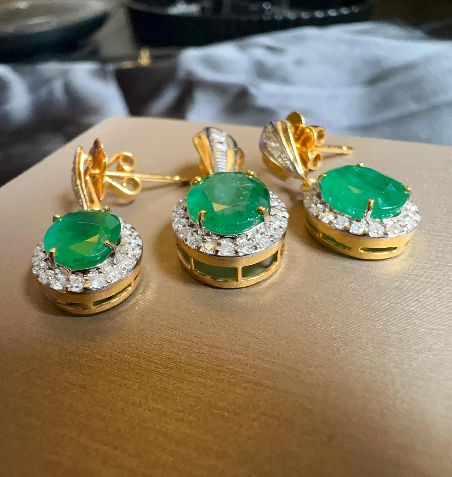 Natural Emerald and Natural Diamonds Earrings and Pendant Set in 20K Solid Gold