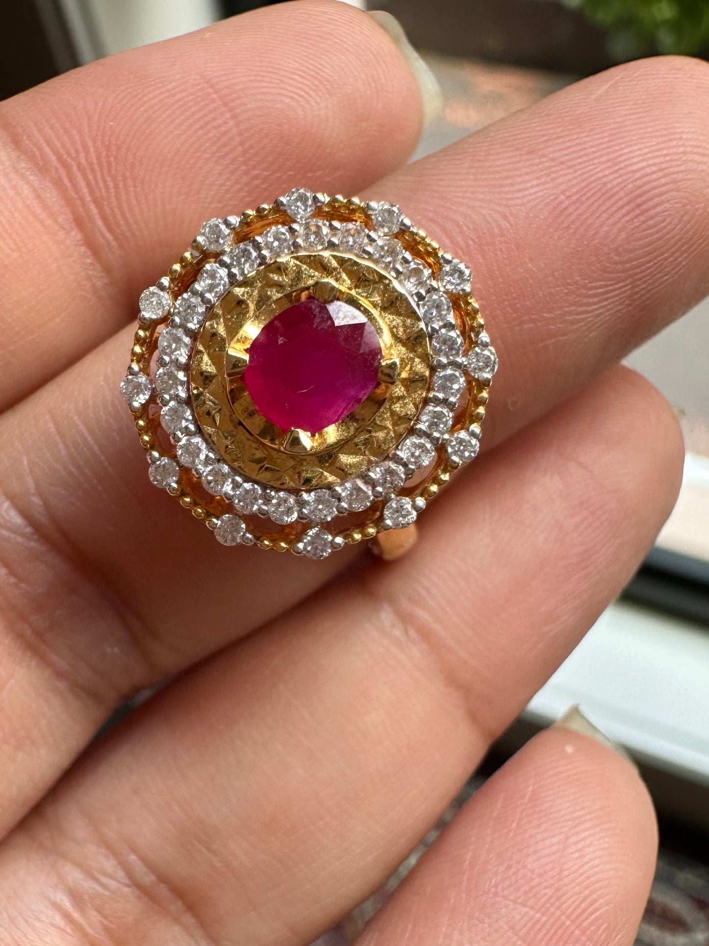 A fine Natural Unheated Burmese Ruby and 20K Solid gold with exceptional craftsmanship