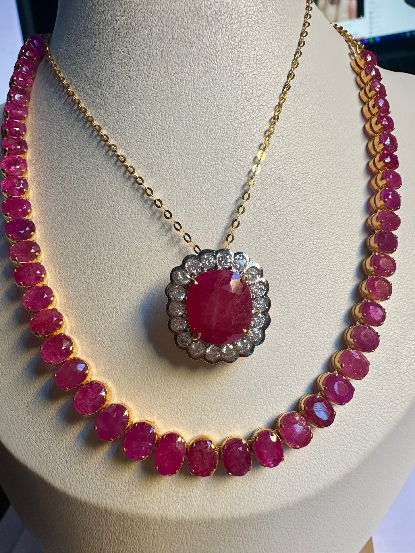 Eternal Red Elegance – Natural Unheated Mogok Burmese Ruby (23CT) & 18K Gold Masterpiece
