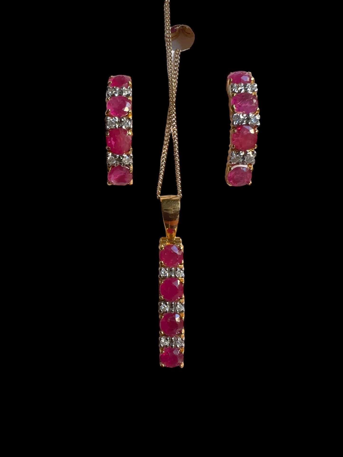 Total 4CT of Natural Unheated Burmese Ruby Dimond Earring & Total 2.50CT of NUB Ruby Diamonds Pendant Set