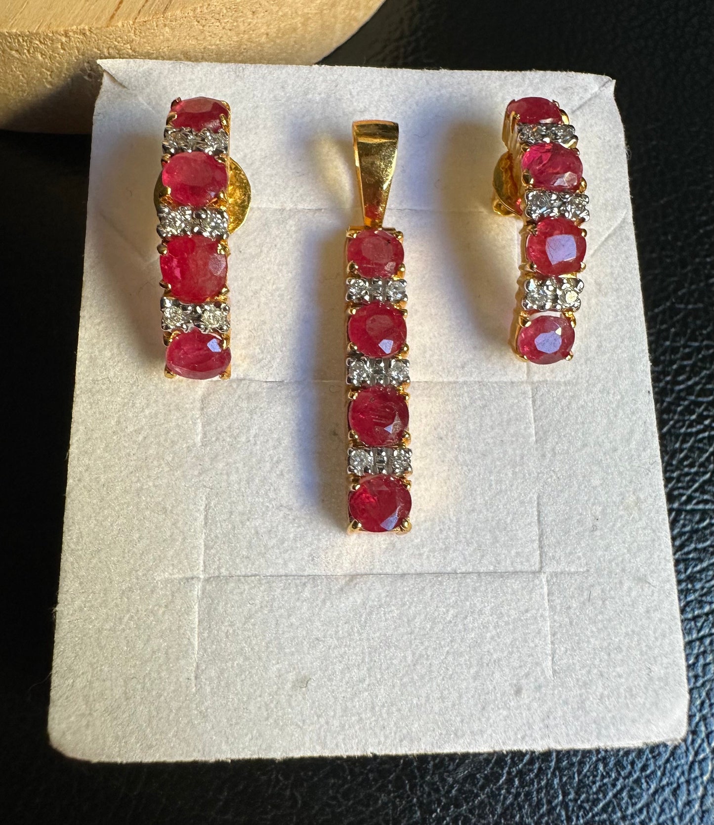 Total 4CT of Natural Unheated Burmese Ruby Dimond Earring & Total 2.50CT of NUB Ruby Diamonds Pendant Set