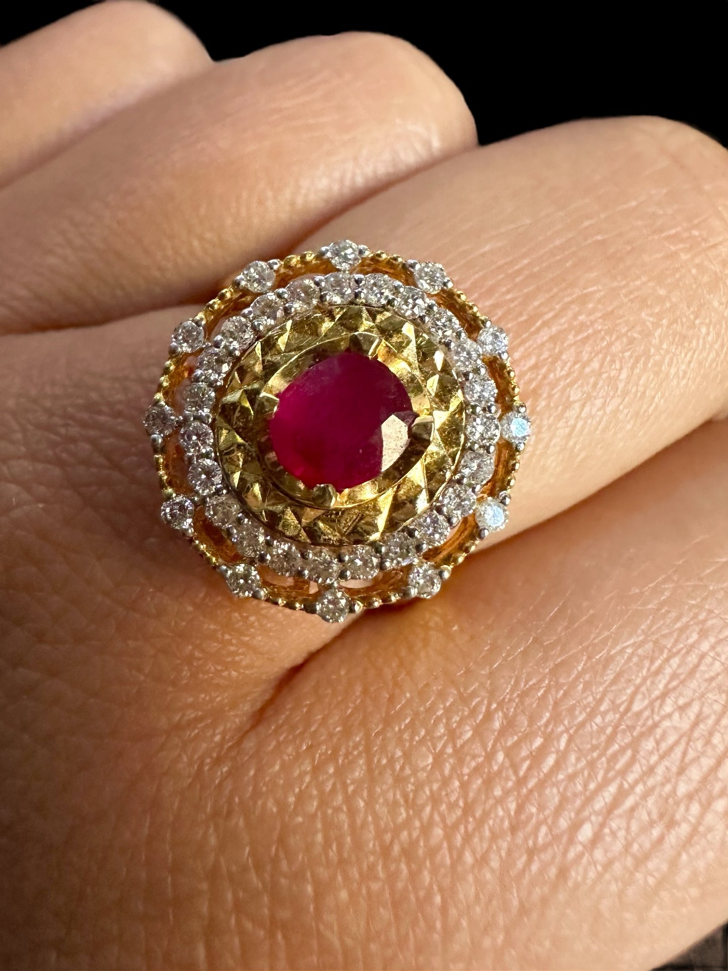 A fine Natural Unheated Burmese Ruby and 20K Solid gold with exceptional craftsmanship