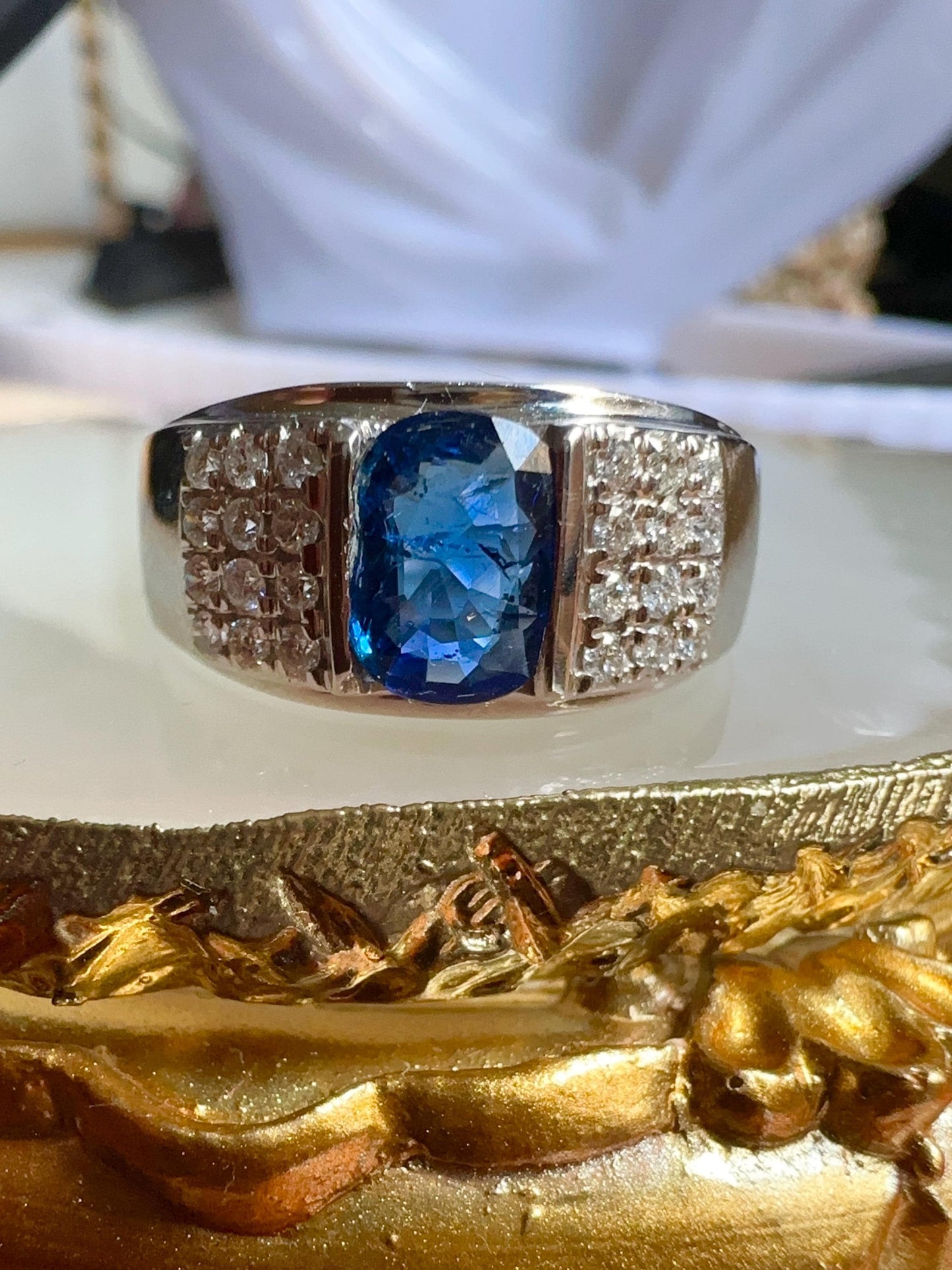 Unisex Natural Unheated  Sapphire and Natural Diamond Ring in 18K Solid Gold