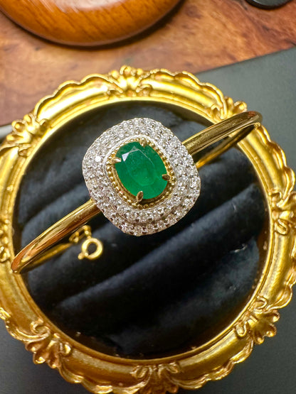 Beautiful Natural Emerald and Natural Diamonds Bangle in 18K Solid Gold.